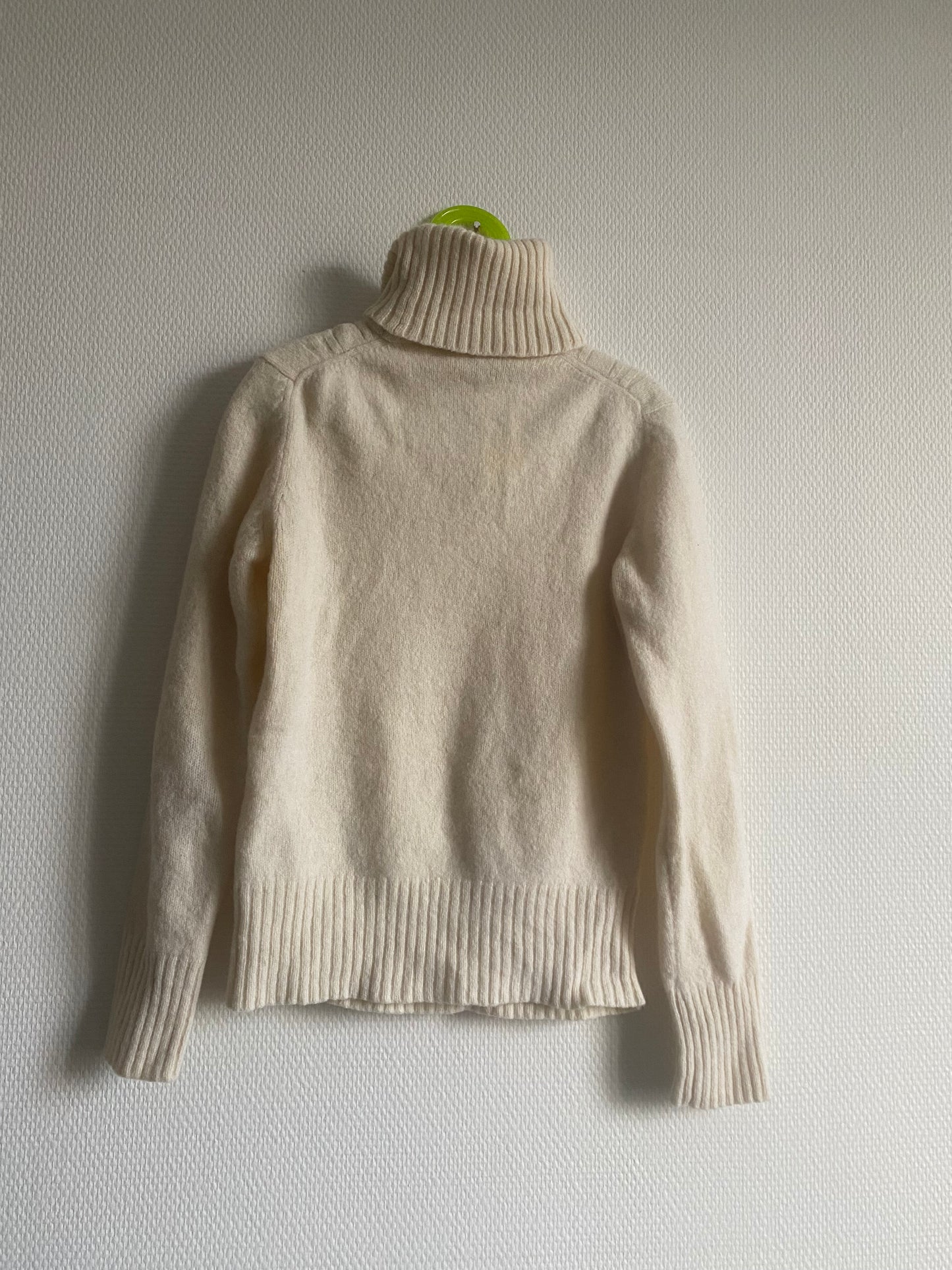 Col roulé beige