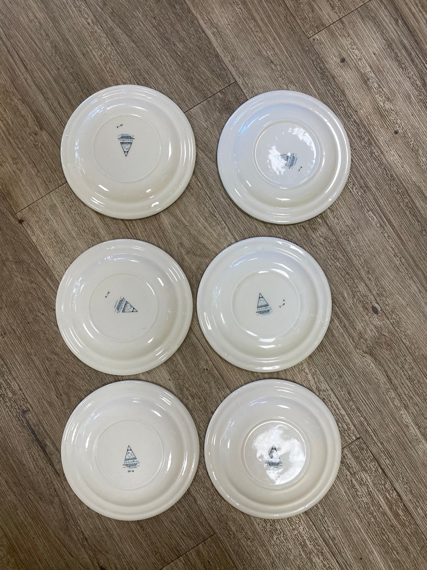 Assiettes à motif 70s