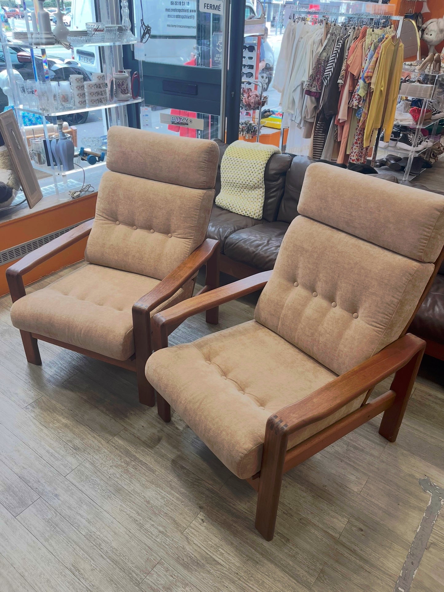 Paire de fauteuils scandinaves teck massif 1970