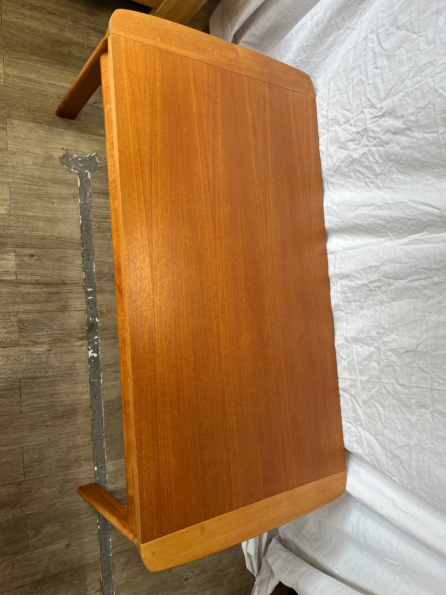 Table basse scandinave en teck massif 1960