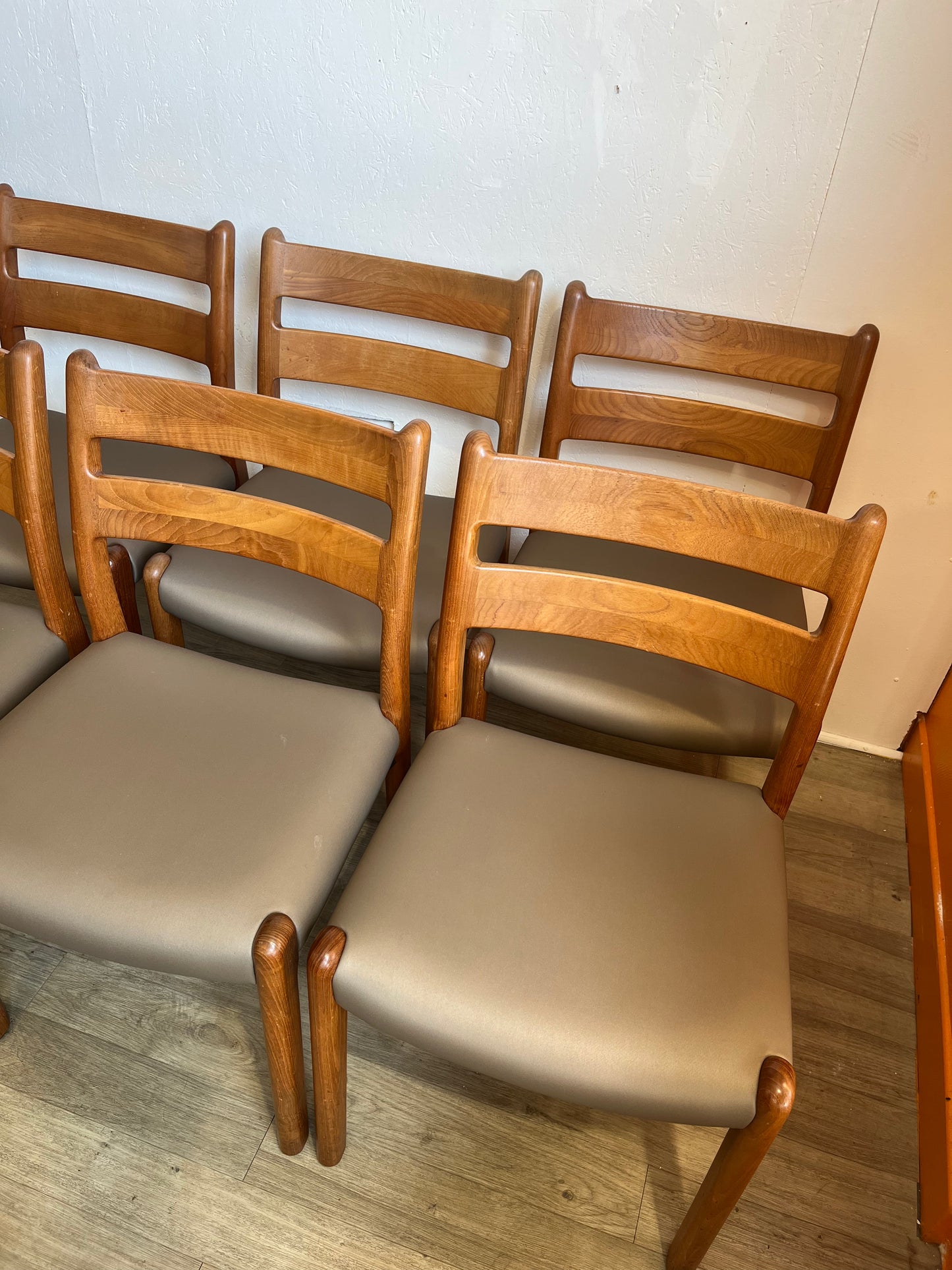 Chaises scandinaves en teck massif Niels Otto Moller 1960