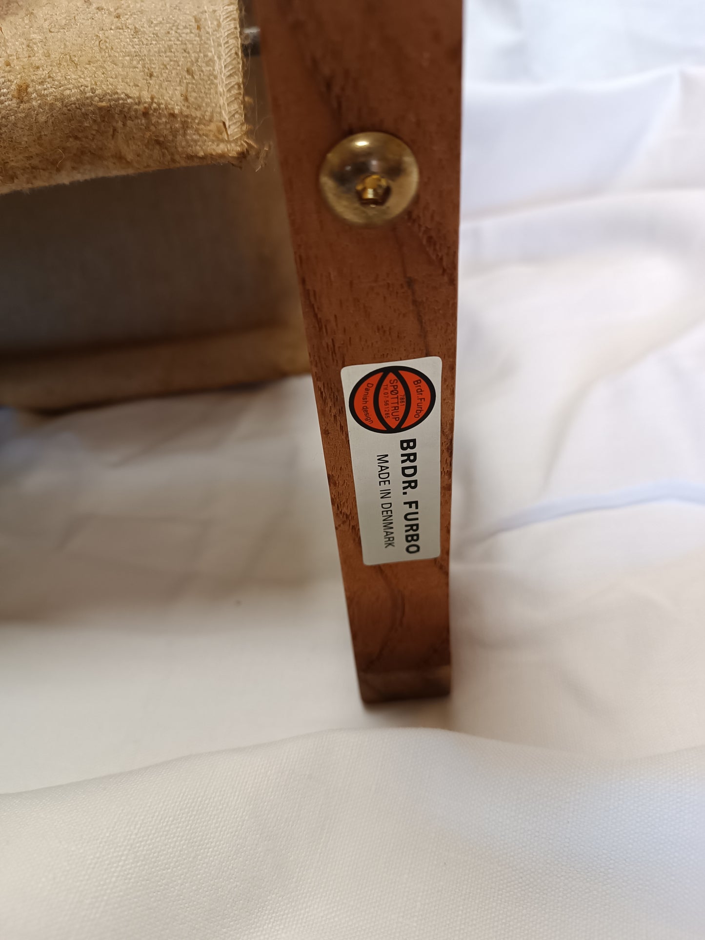 Porte revues scandinave en teck et toile de jute