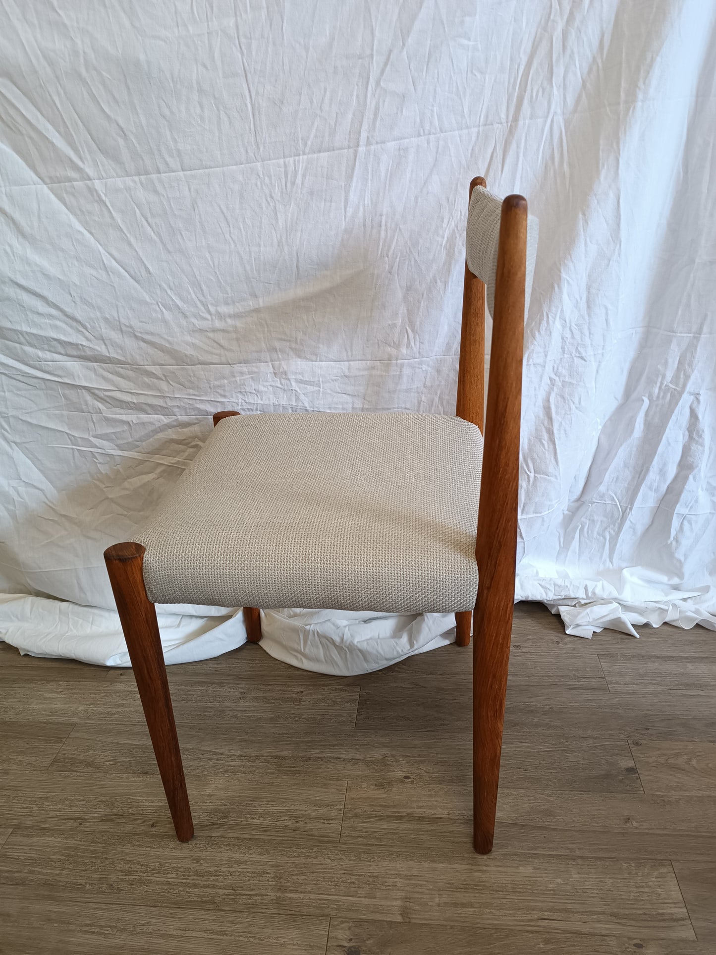 Chaises scandinaves en papissandre