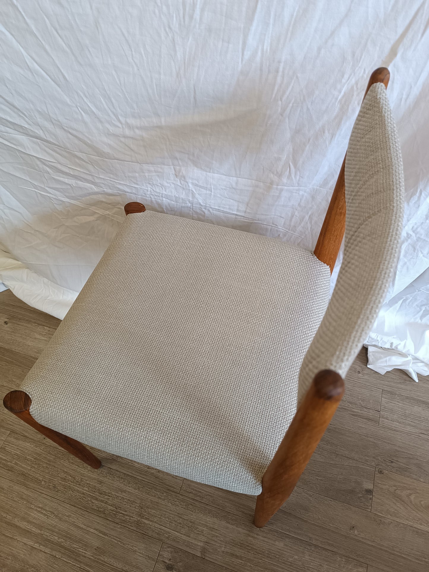 Chaises scandinaves en papissandre