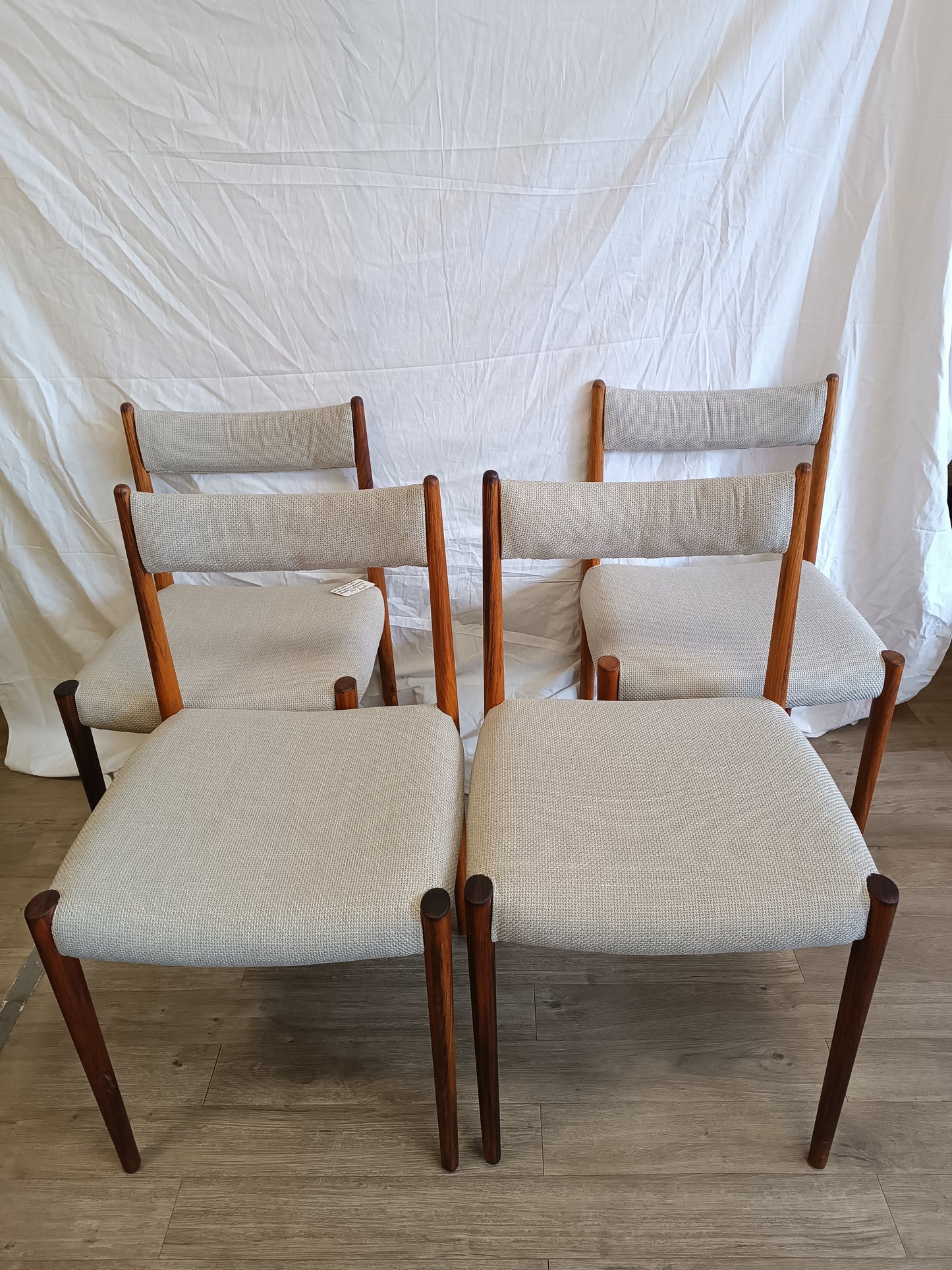 Chaises scandinaves en papissandre