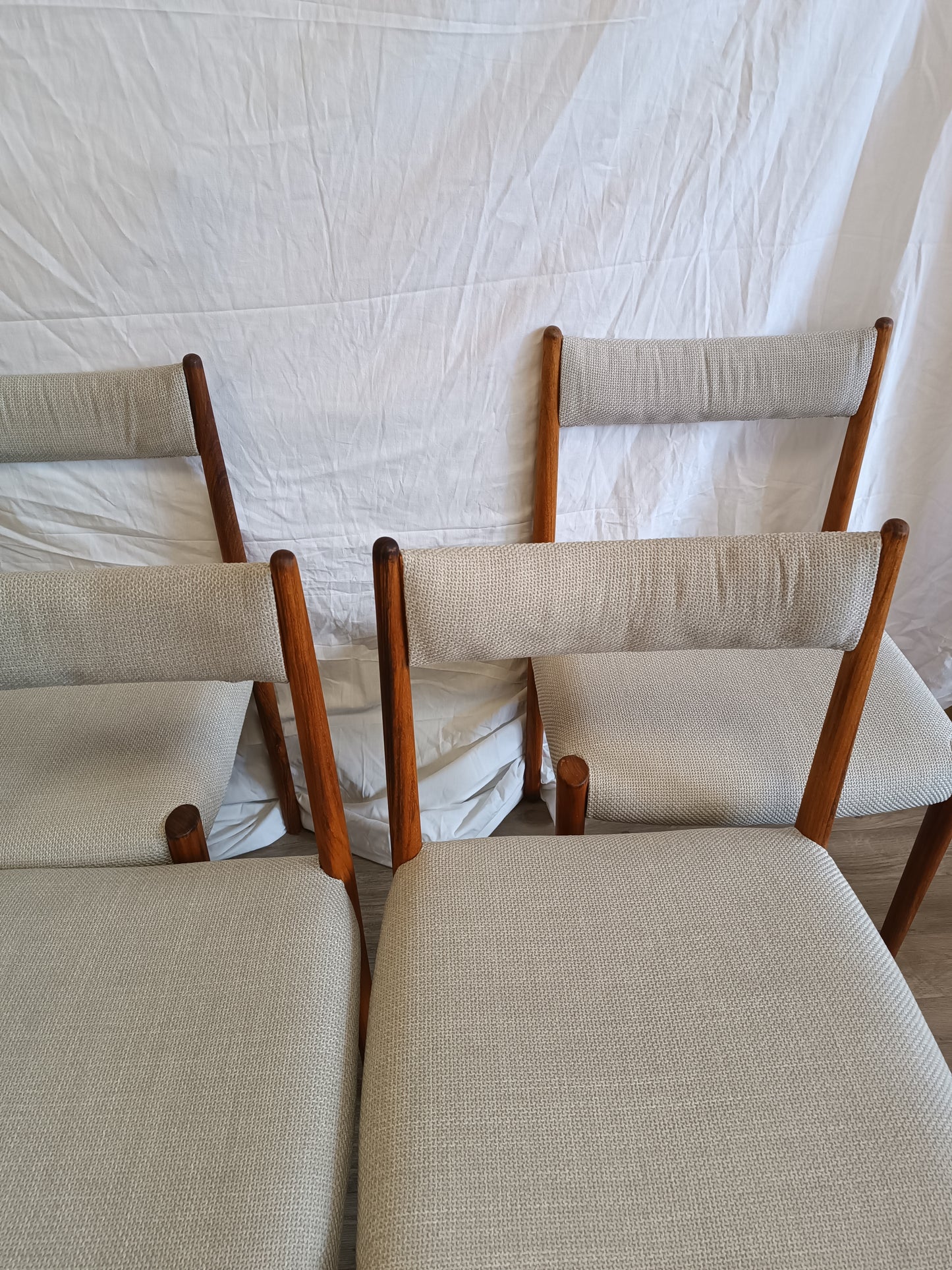 Chaises scandinaves en papissandre