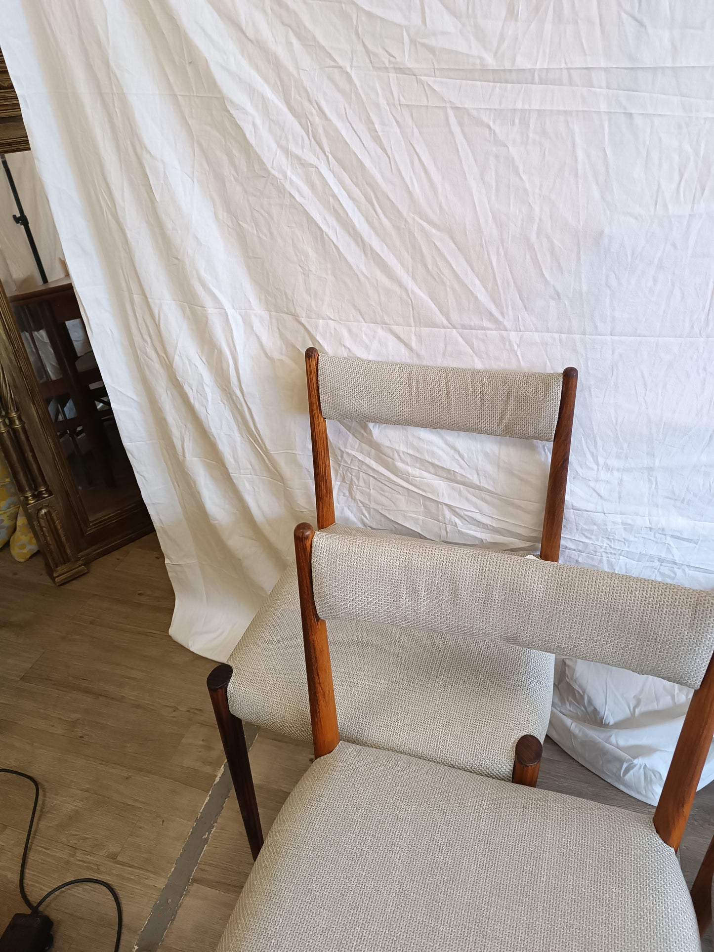 Chaises scandinaves en papissandre