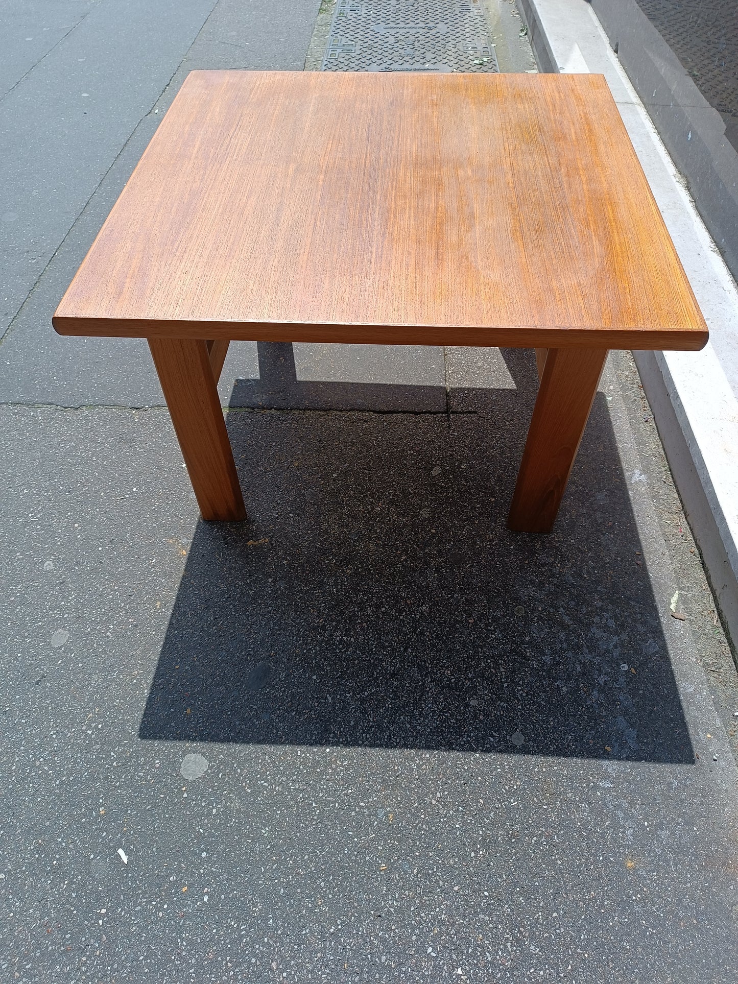 Table basse scandinave de Niels Bach années 70's