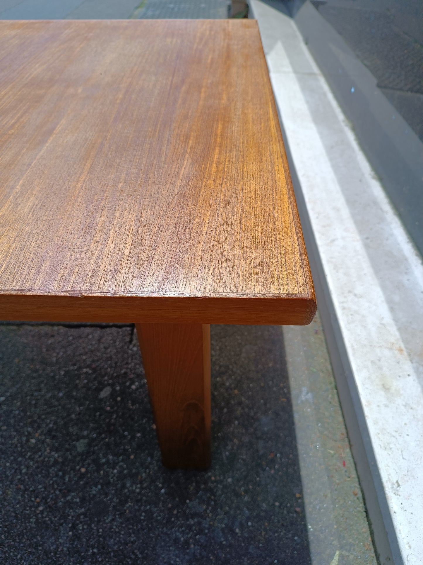Table basse scandinave de Niels Bach années 70's