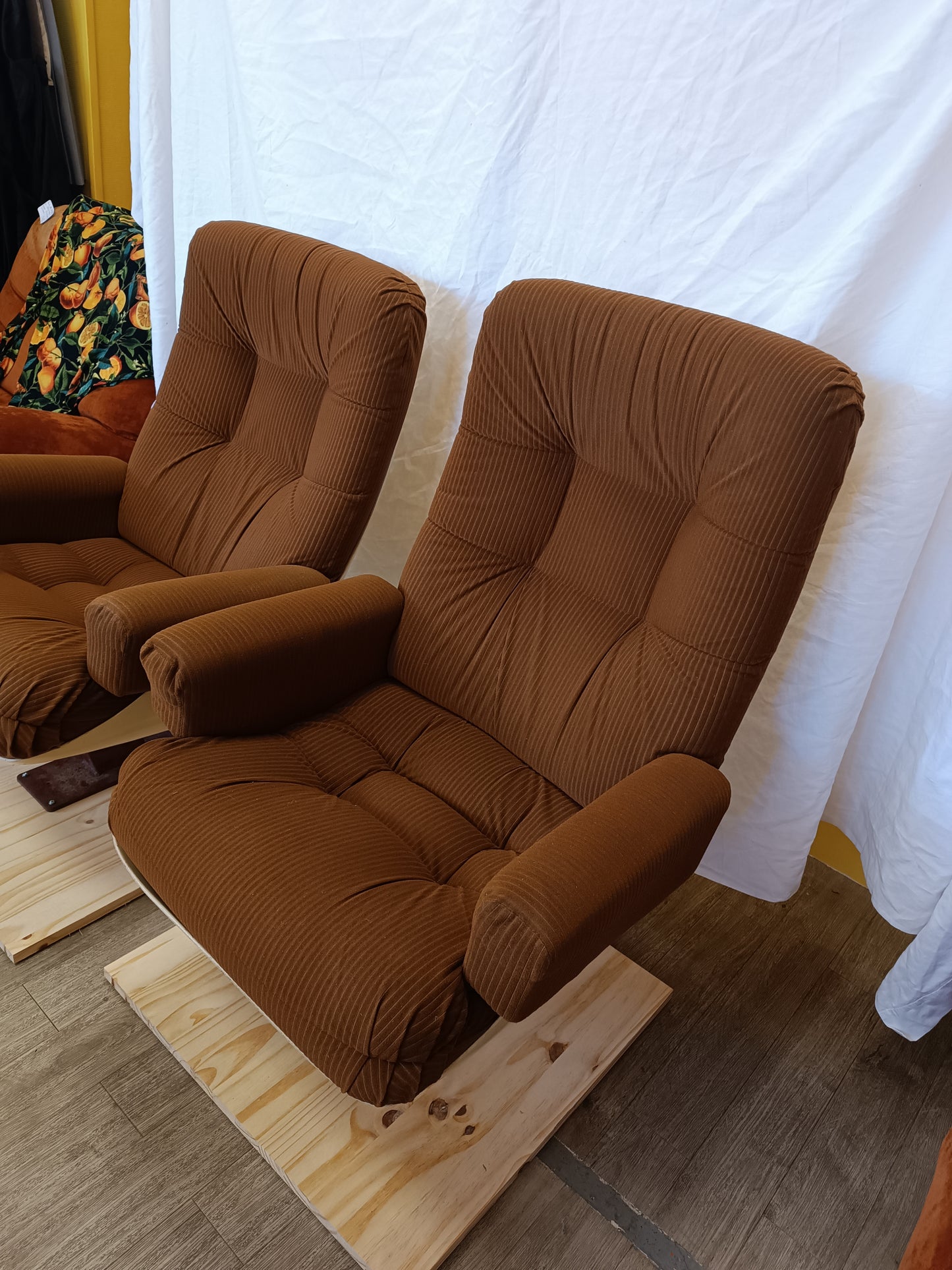 Paire de fauteuils de cinéma années 70's