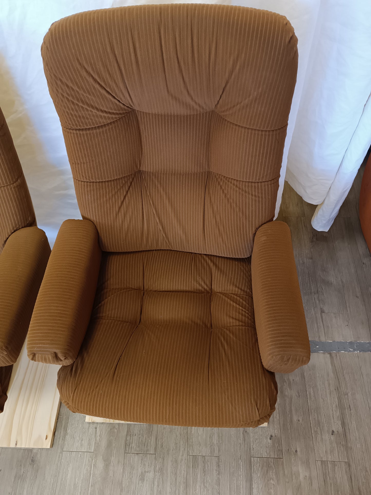 Paire de fauteuils de cinéma années 70's