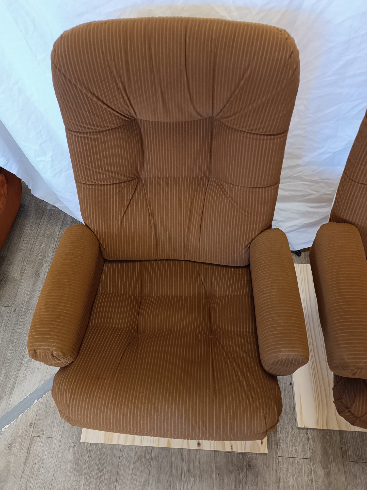 Paire de fauteuils de cinéma années 70's