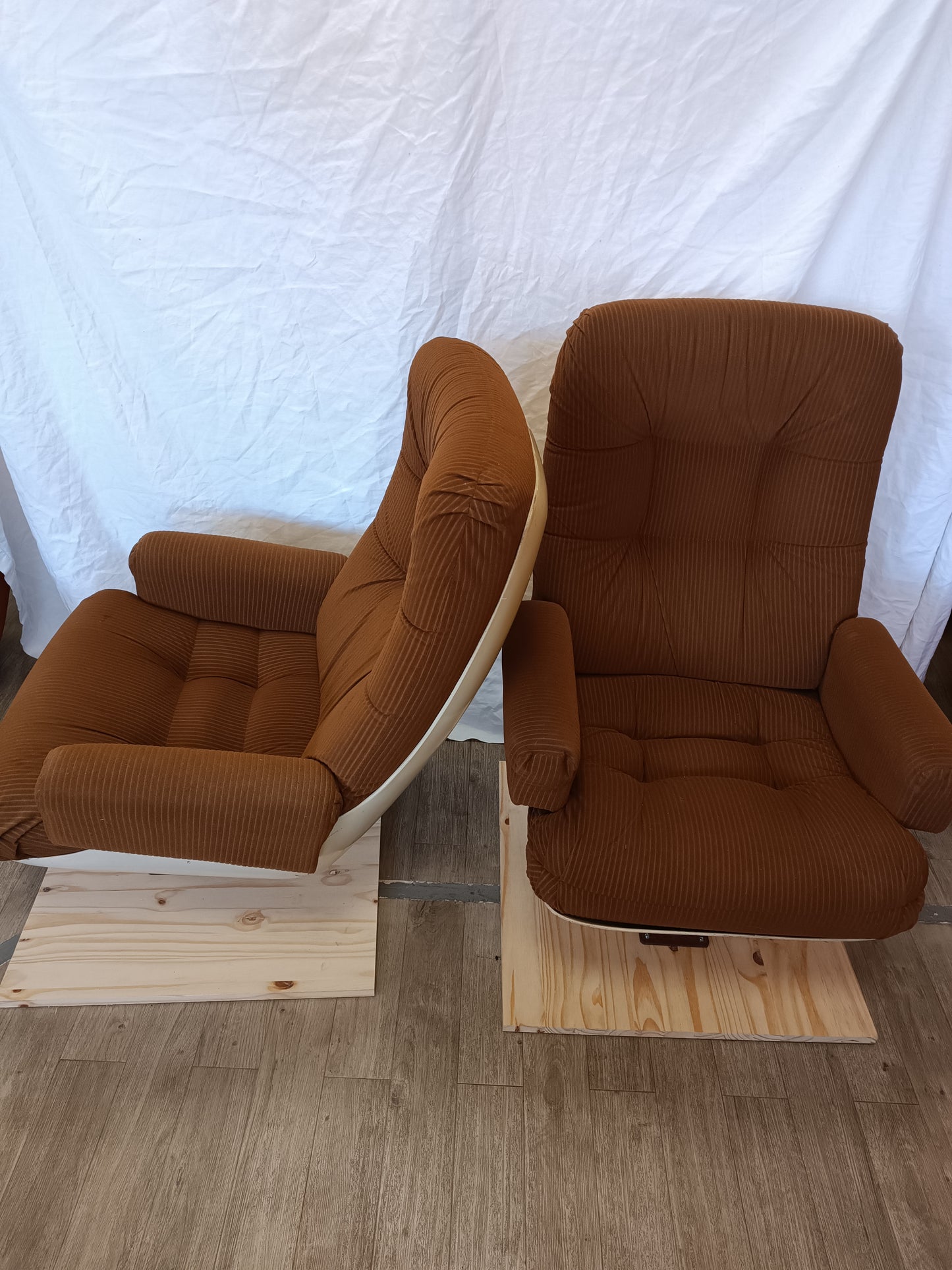 Paire de fauteuils de cinéma années 70's