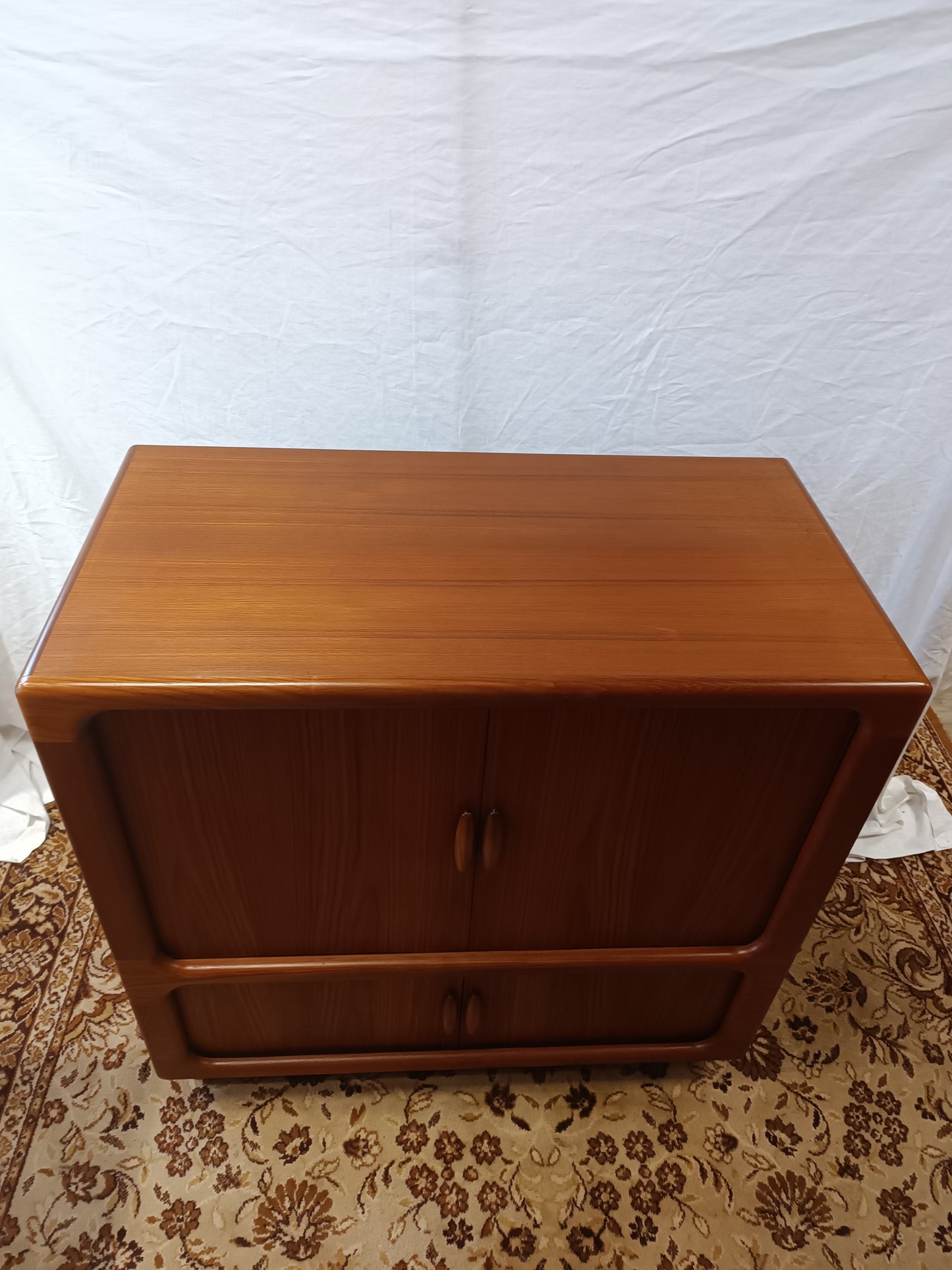 Commode scandinave à portes coulissantes en teck massif