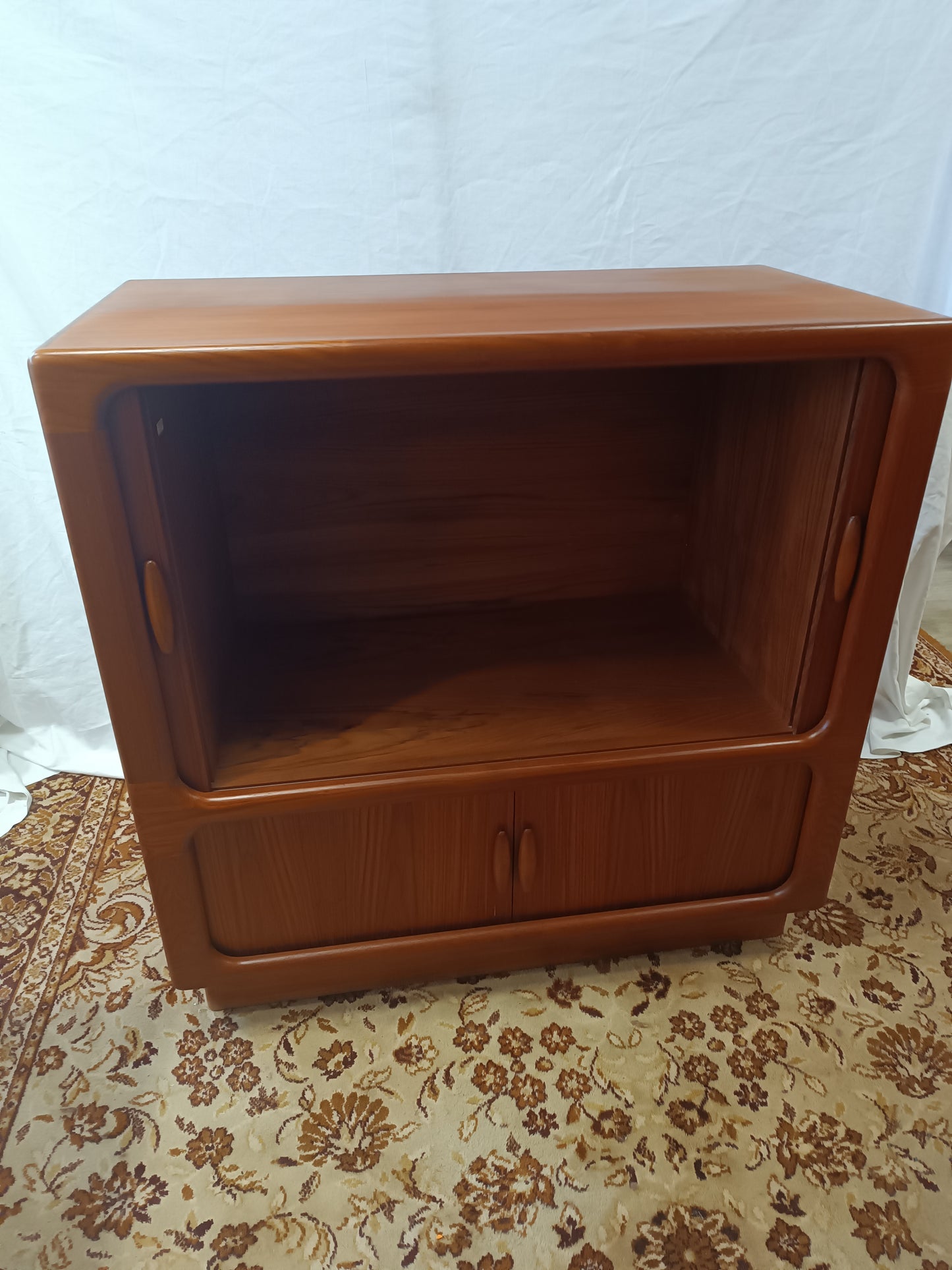Commode scandinave à portes coulissantes en teck massif