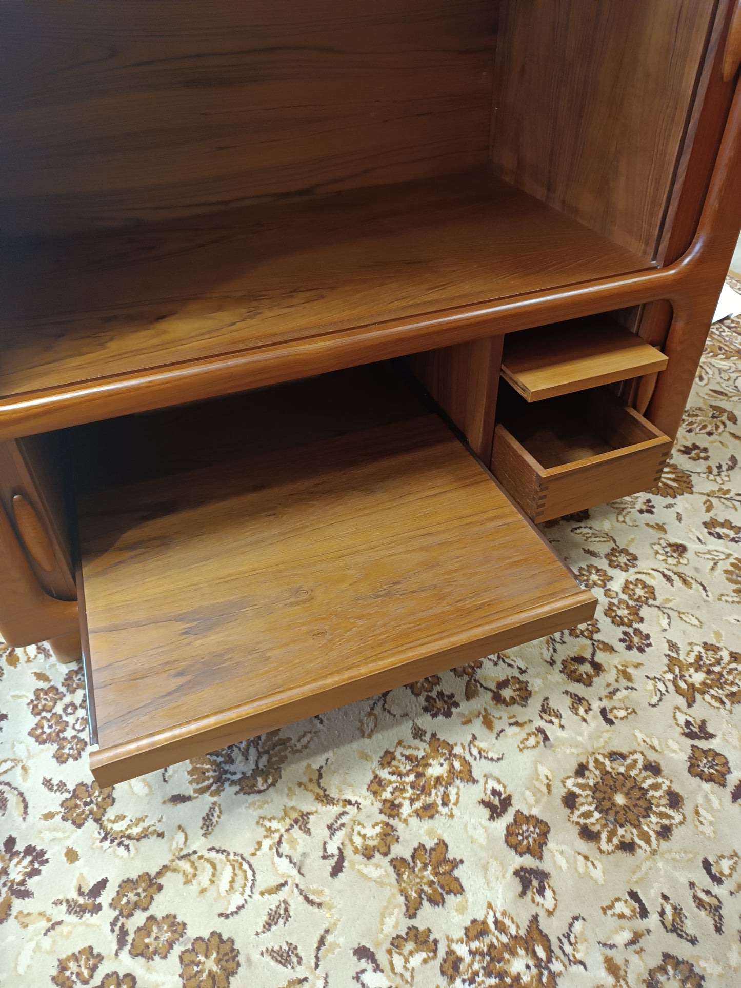 Commode scandinave à portes coulissantes en teck massif
