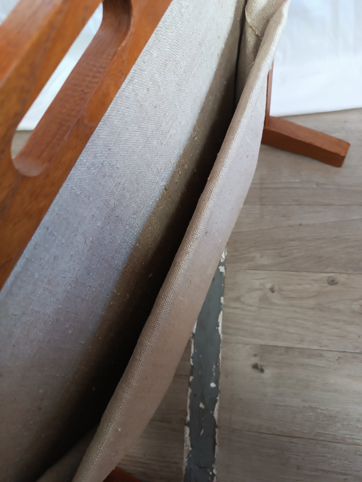 Porte revues scandinave en teck massif