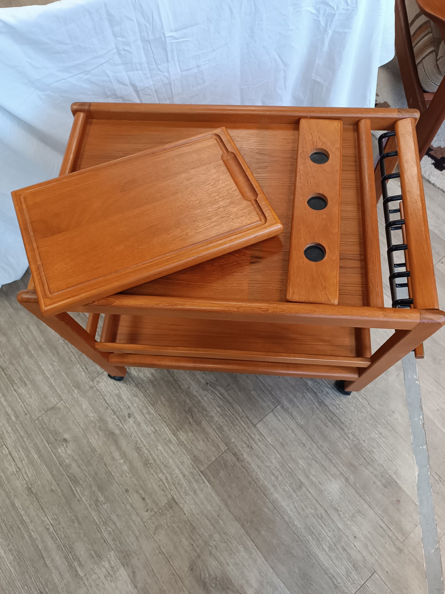 Desserte scandinave en teck massif 1970's