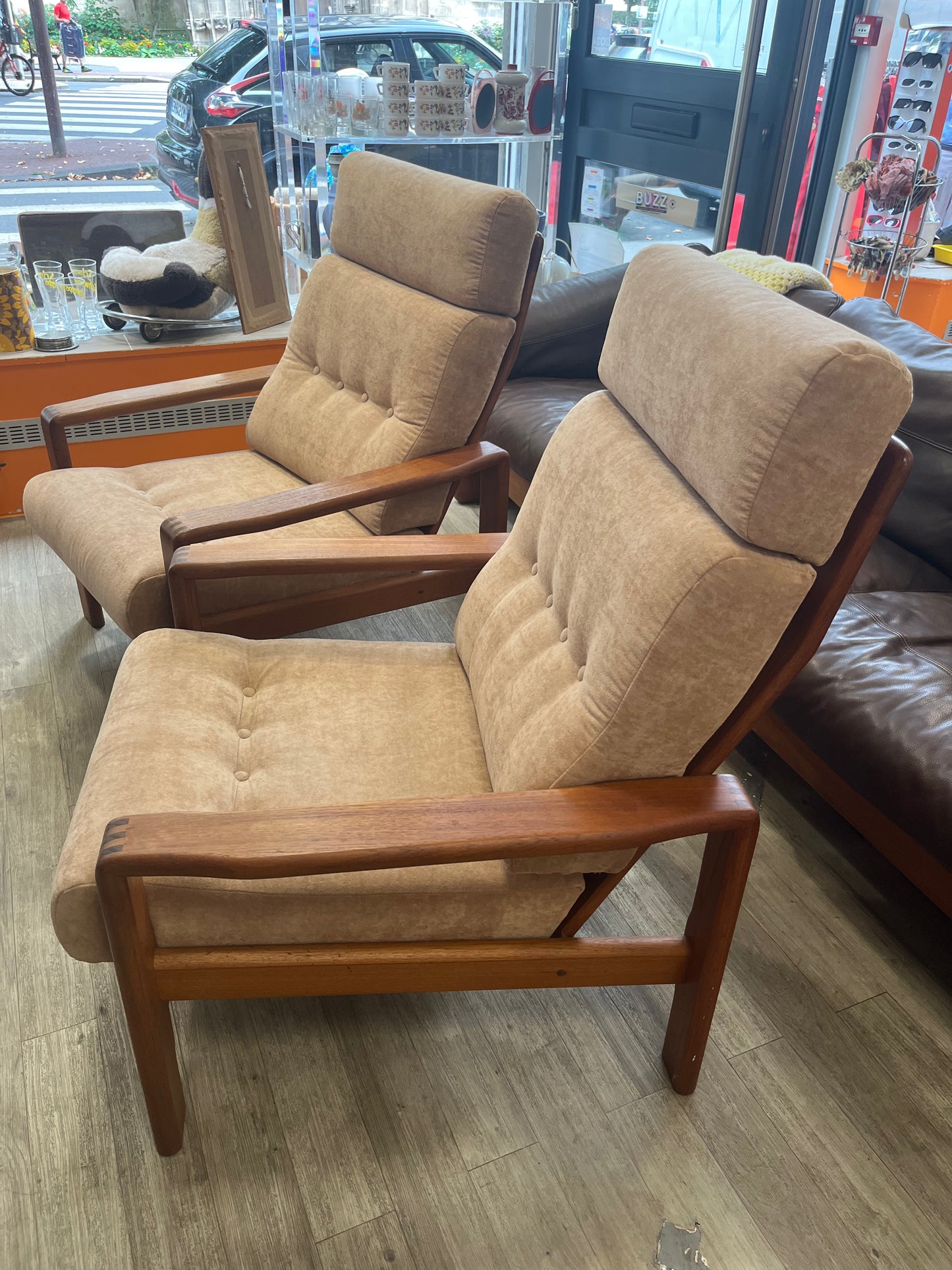 Paire de fauteuils scandinaves teck massif 1970