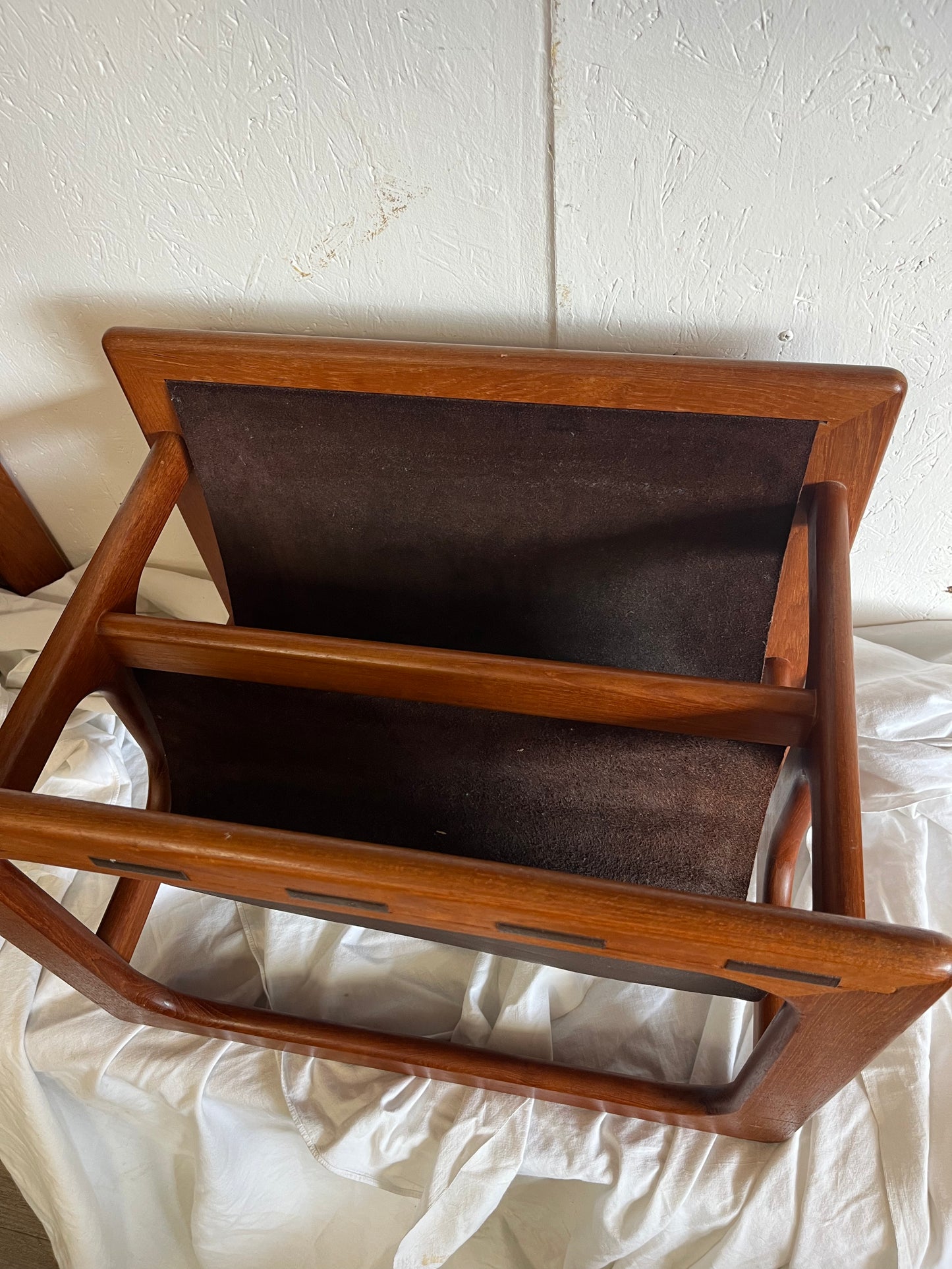 Porte revues scandinave en teck massif 1960