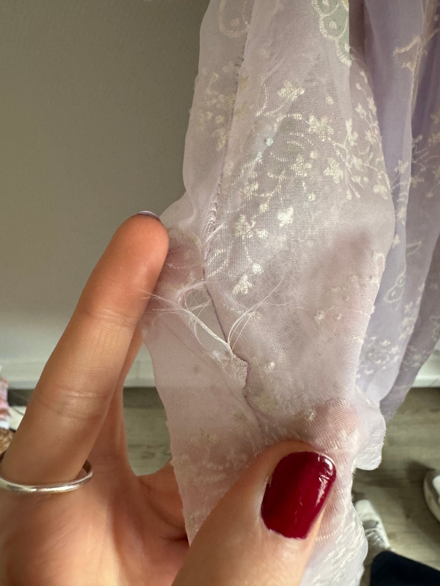 Robe brodée violette