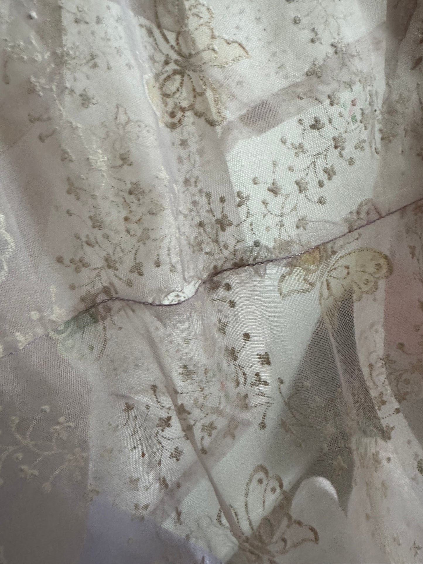Robe brodée violette