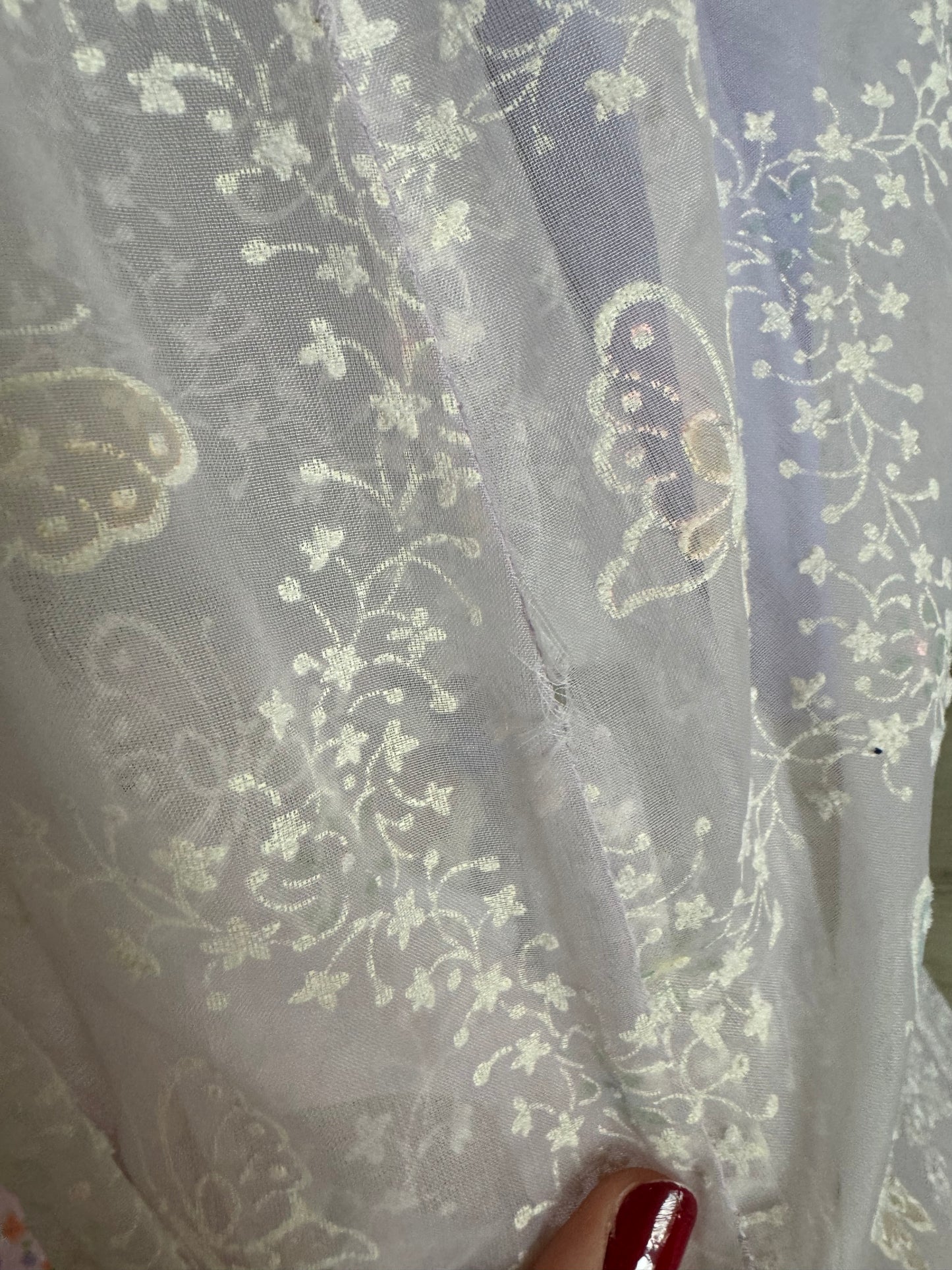 Robe brodée violette