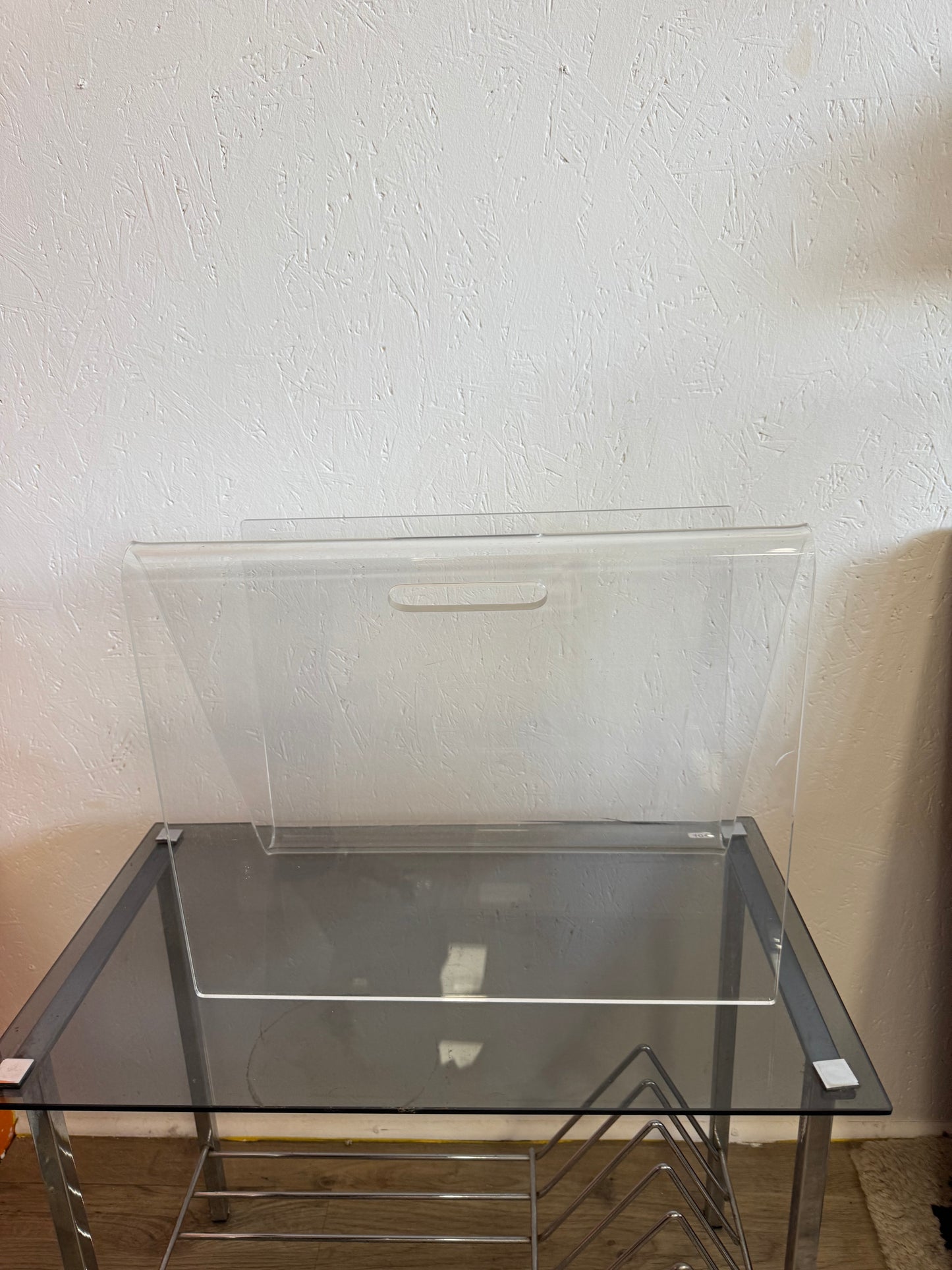 Porte revue en plexiglas