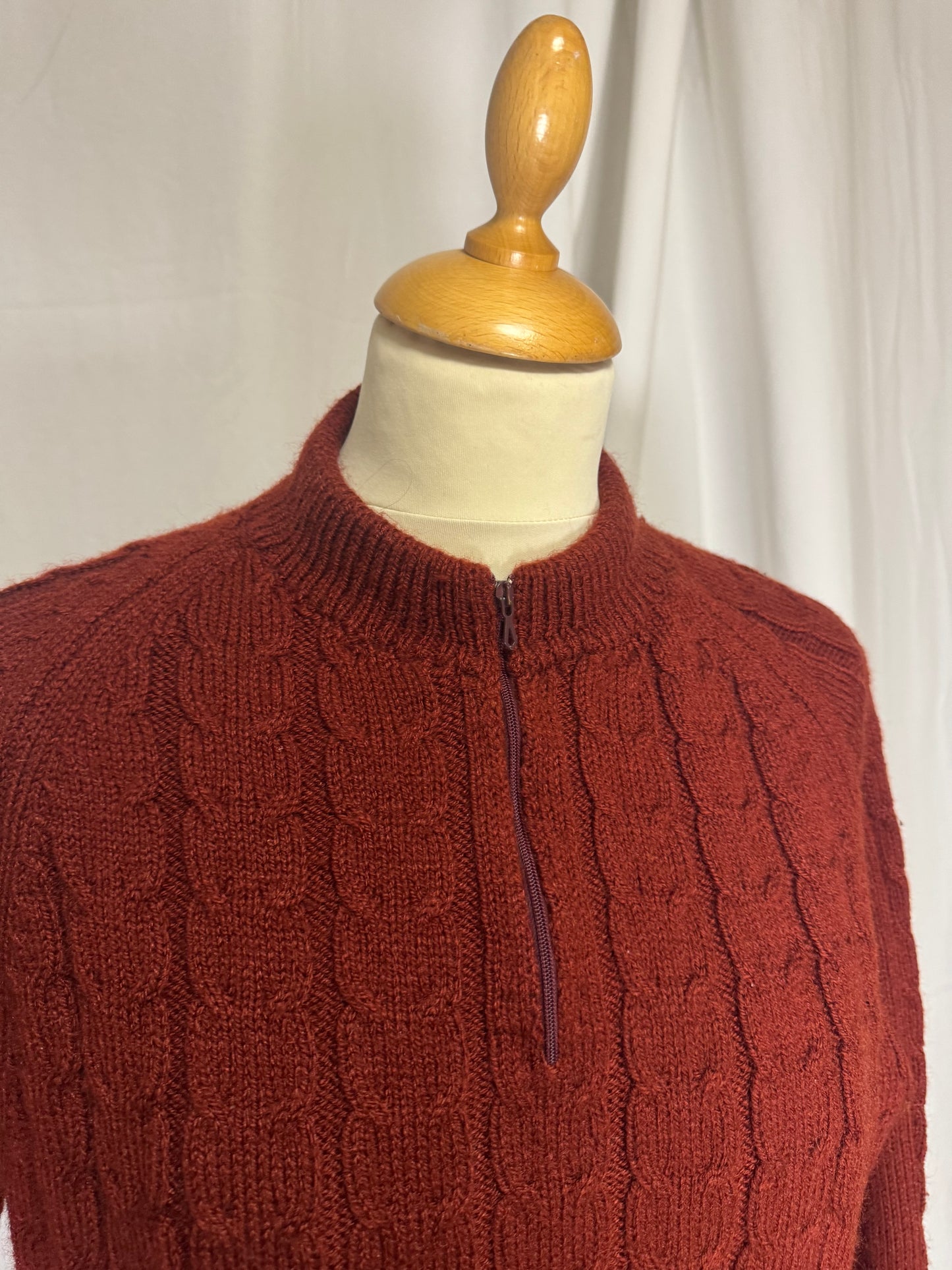 Pull marron torsade