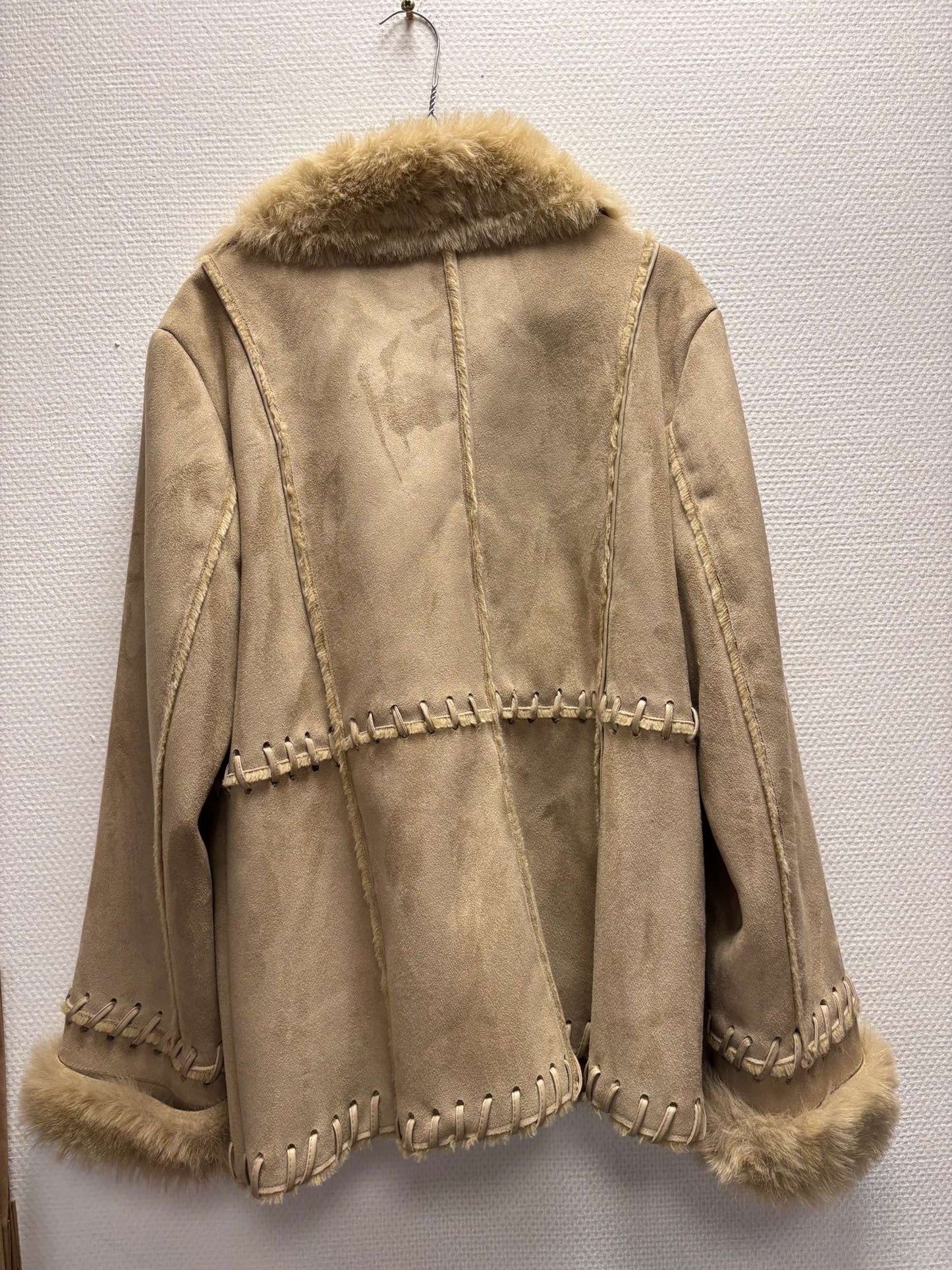 Manteau en peau lainée