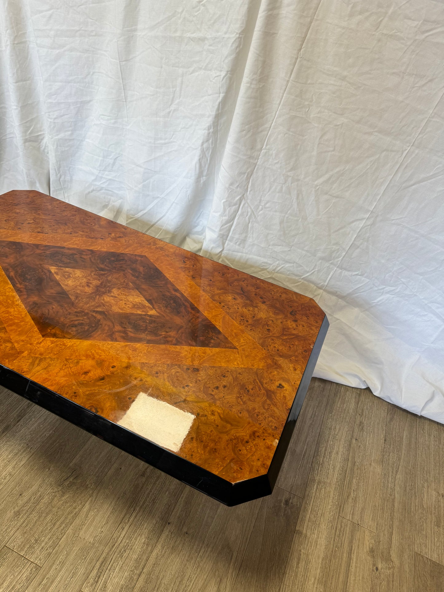 Table basse en loupe d'orme