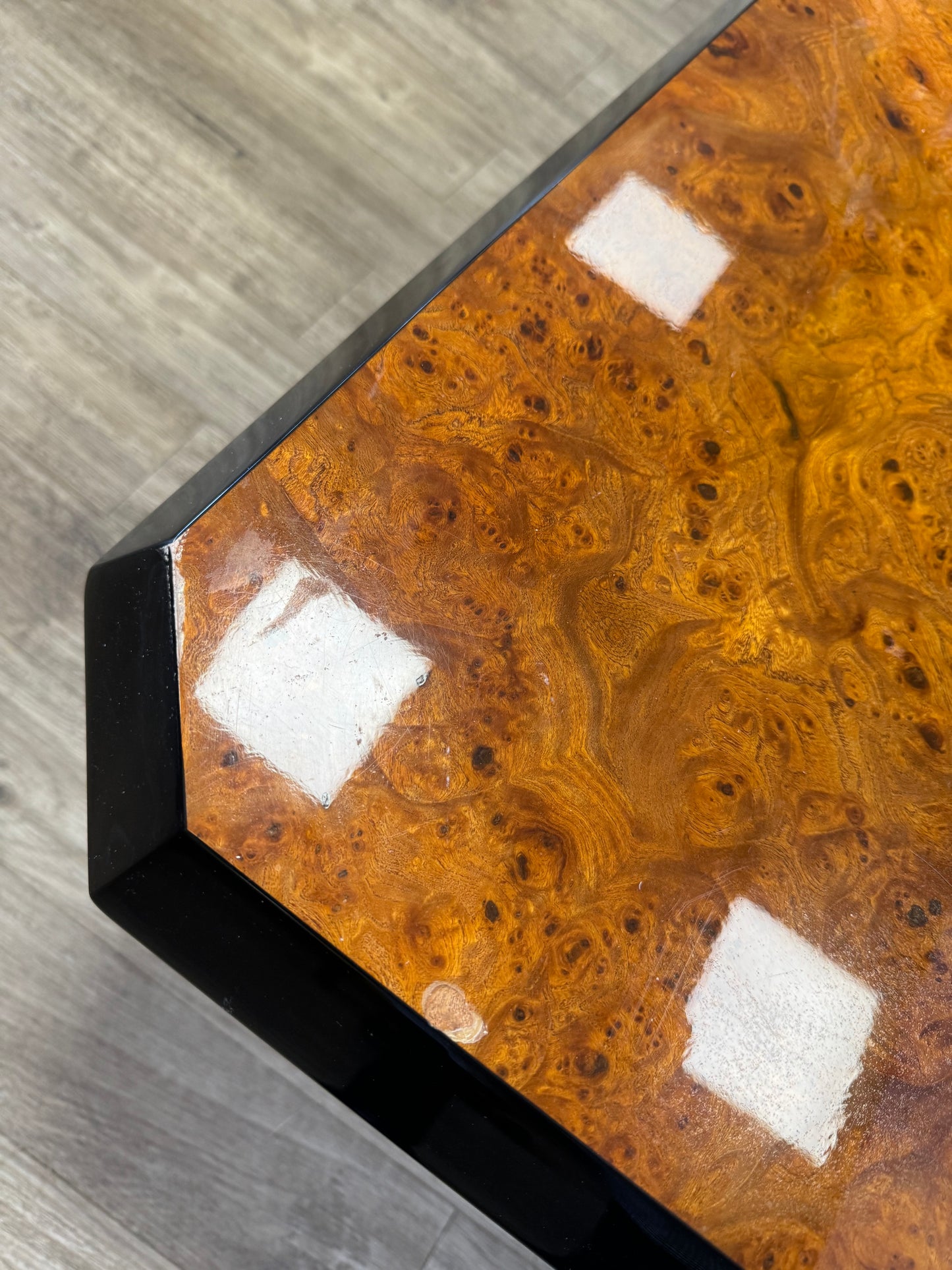 Table basse en loupe d'orme