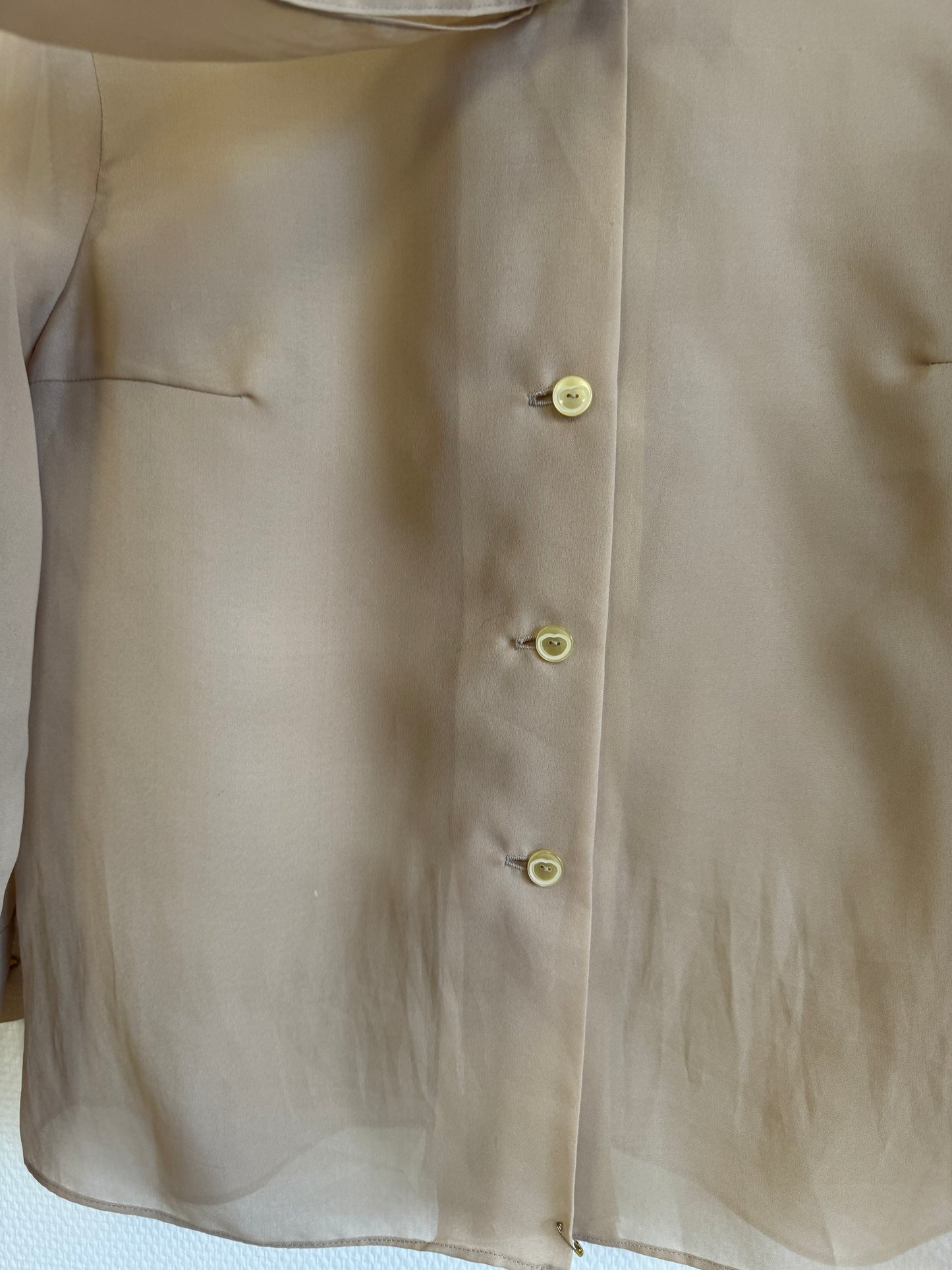 Chemise beige transparente
