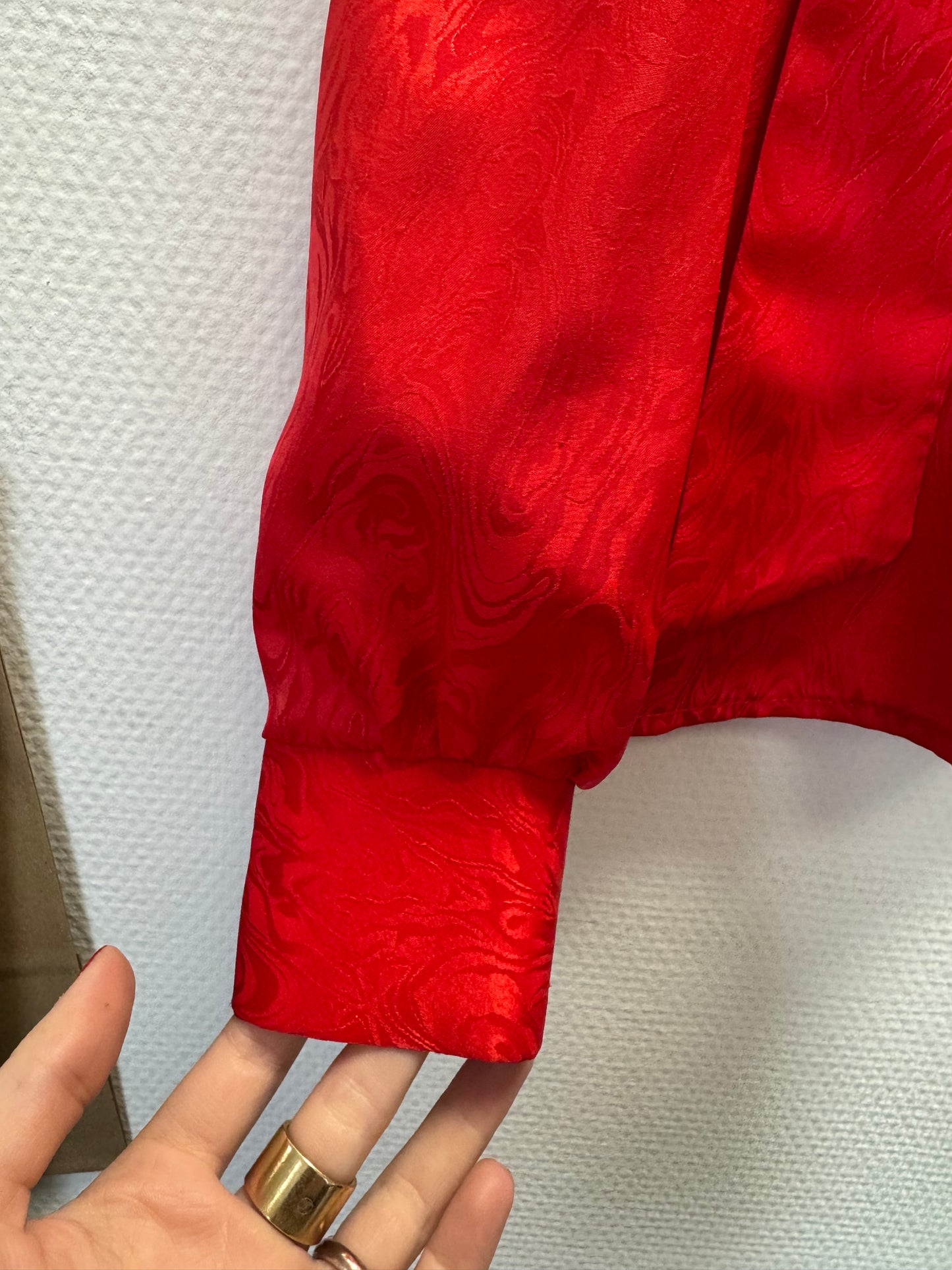 Chemise rouge à motifs