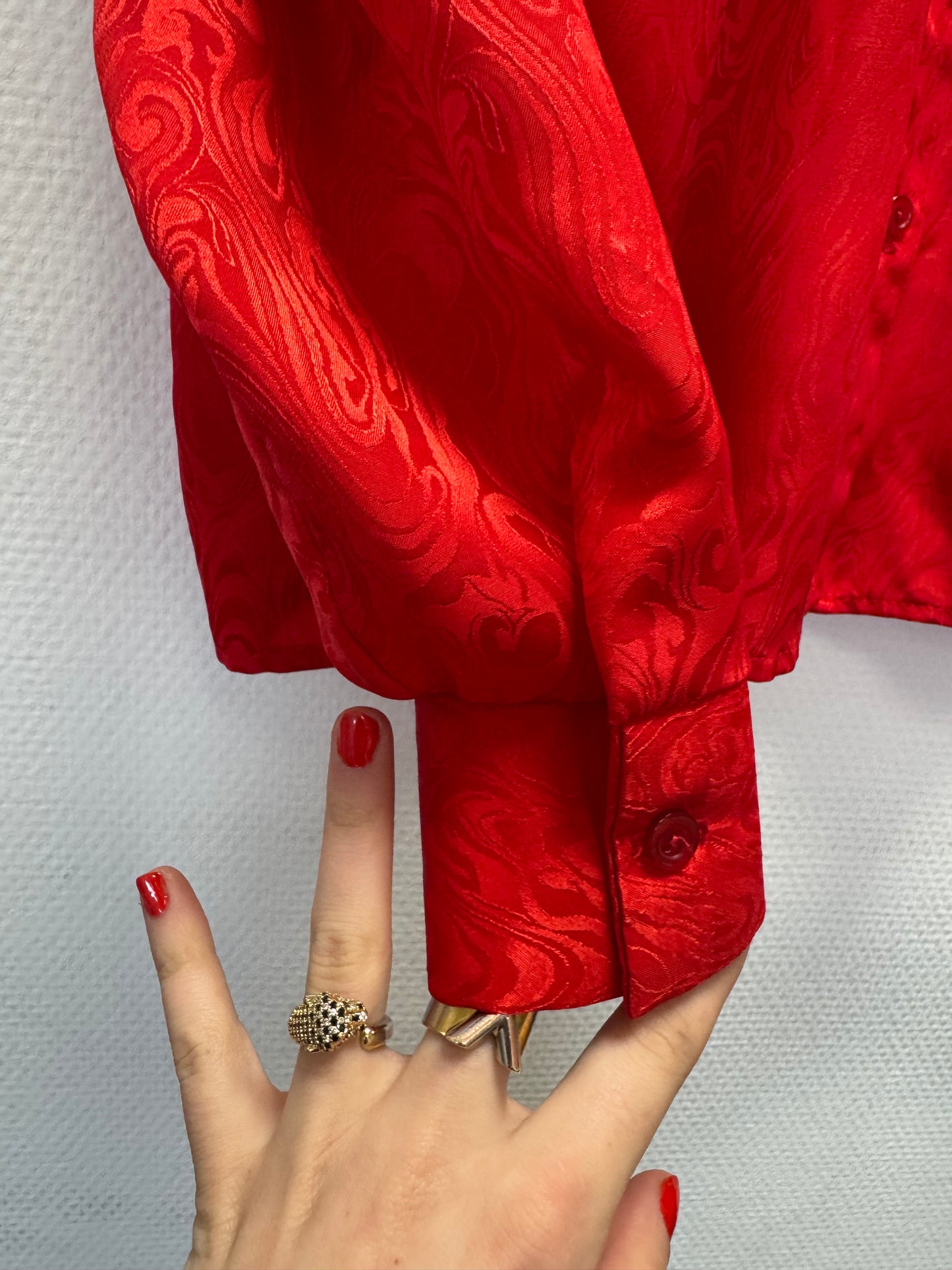 Chemise rouge à motifs