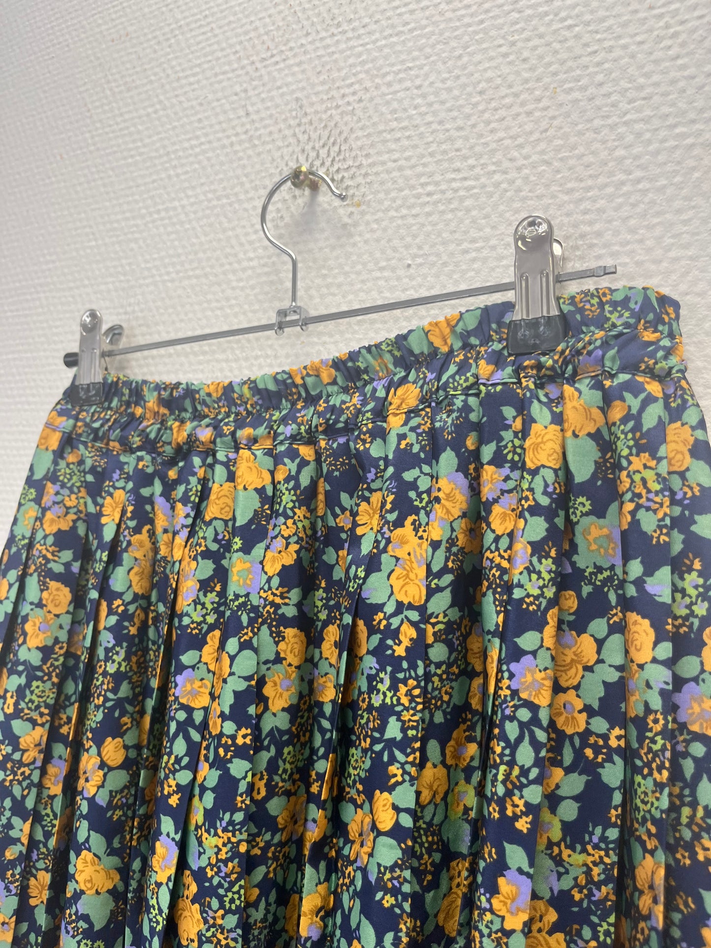 Jupe plissée à fleurs