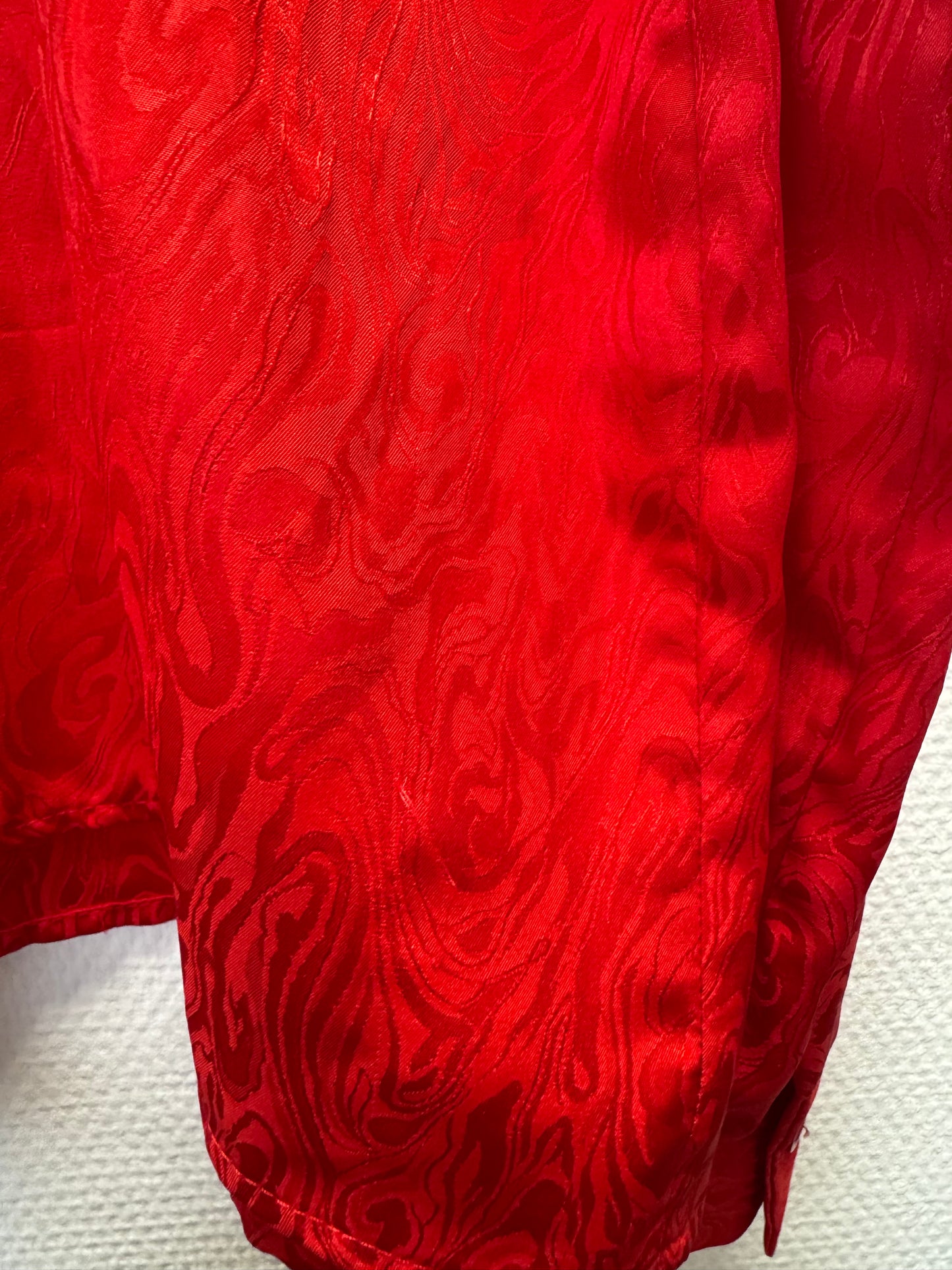 Chemise rouge à motifs