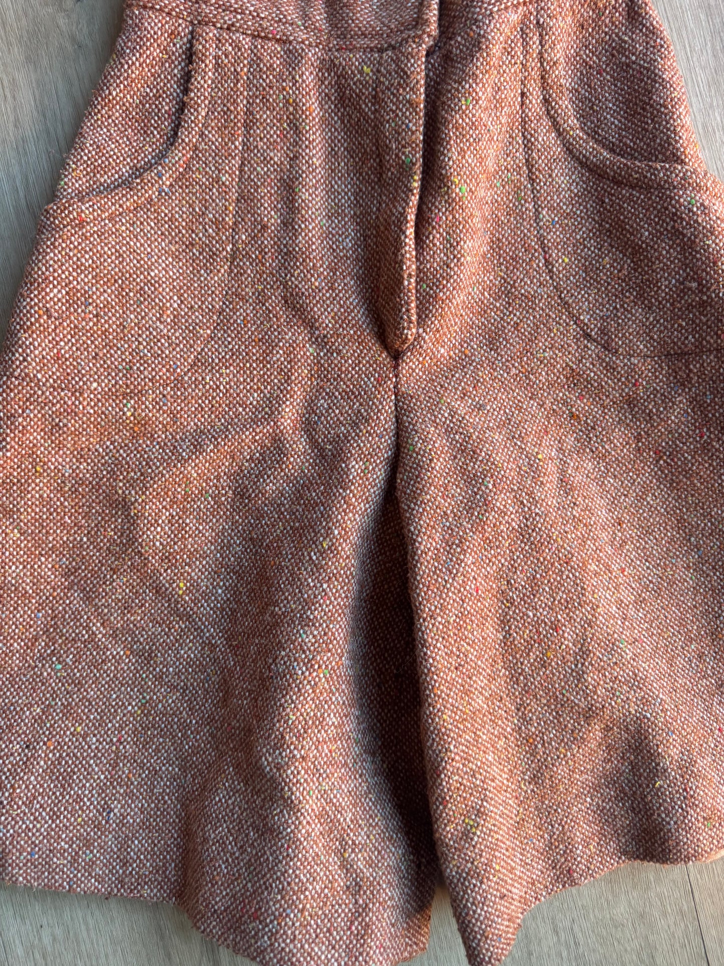 Short rouge 70s