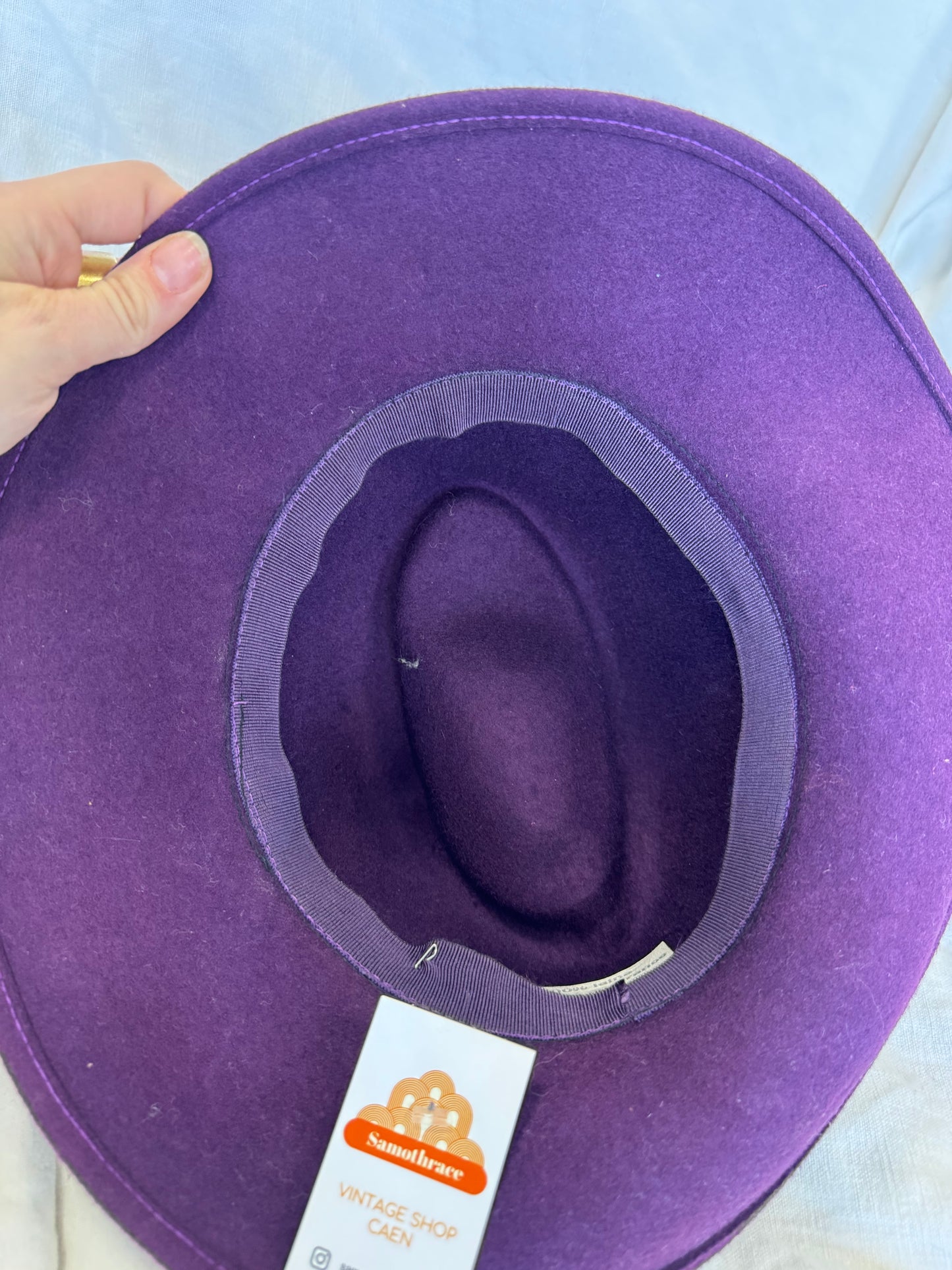 Chapeau en laine violet