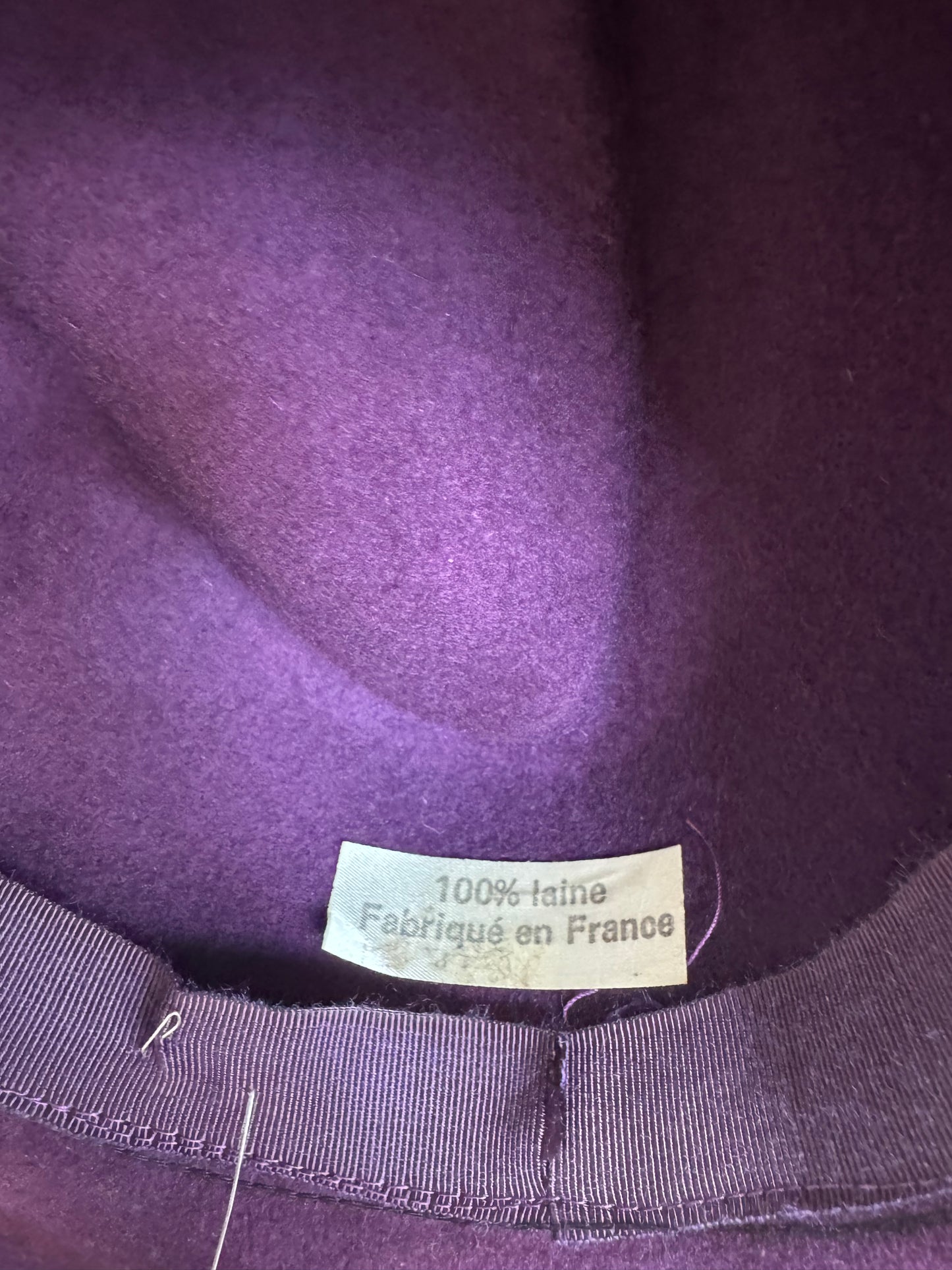 Chapeau en laine violet