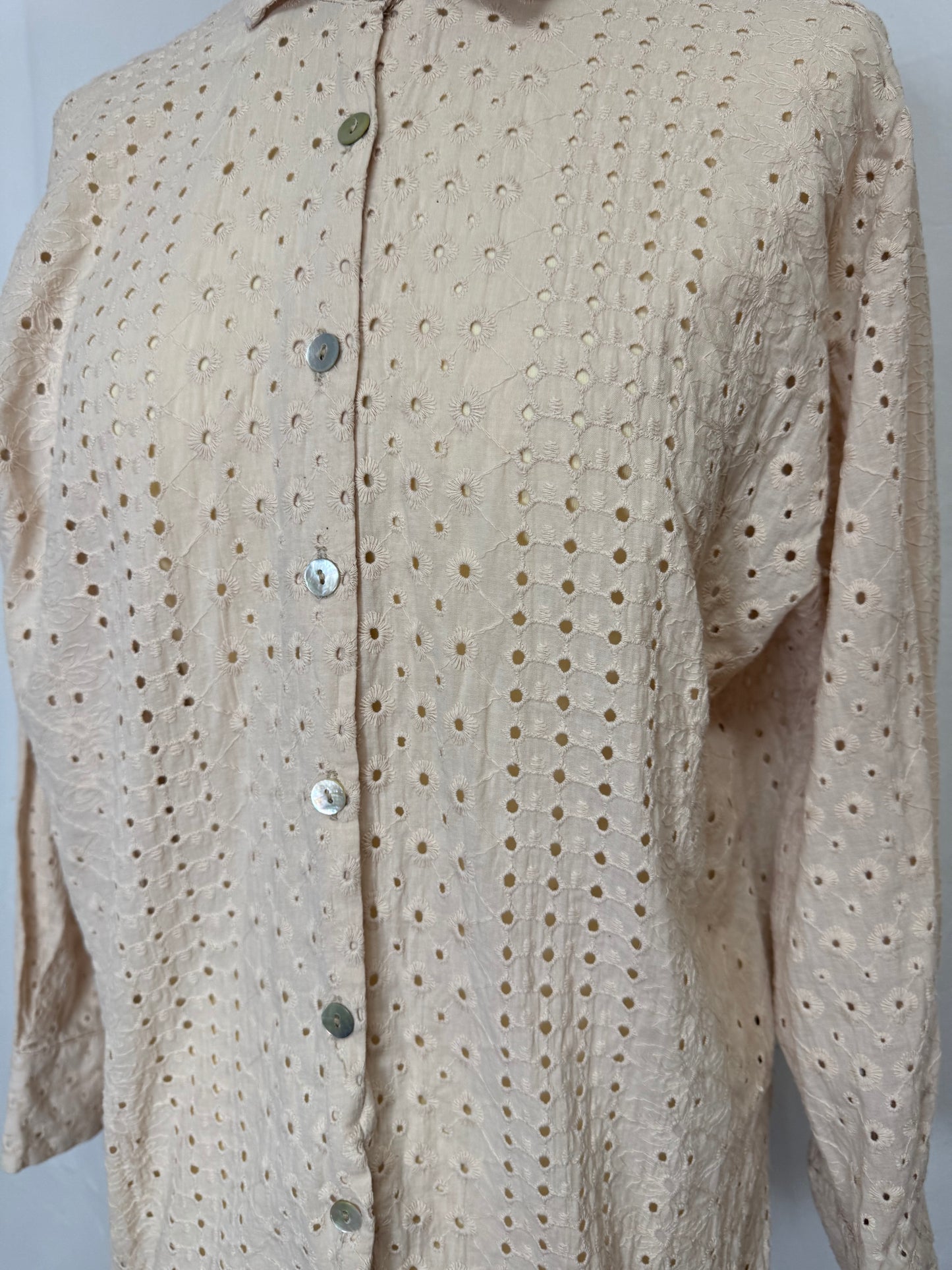 Chemise beige ajourée