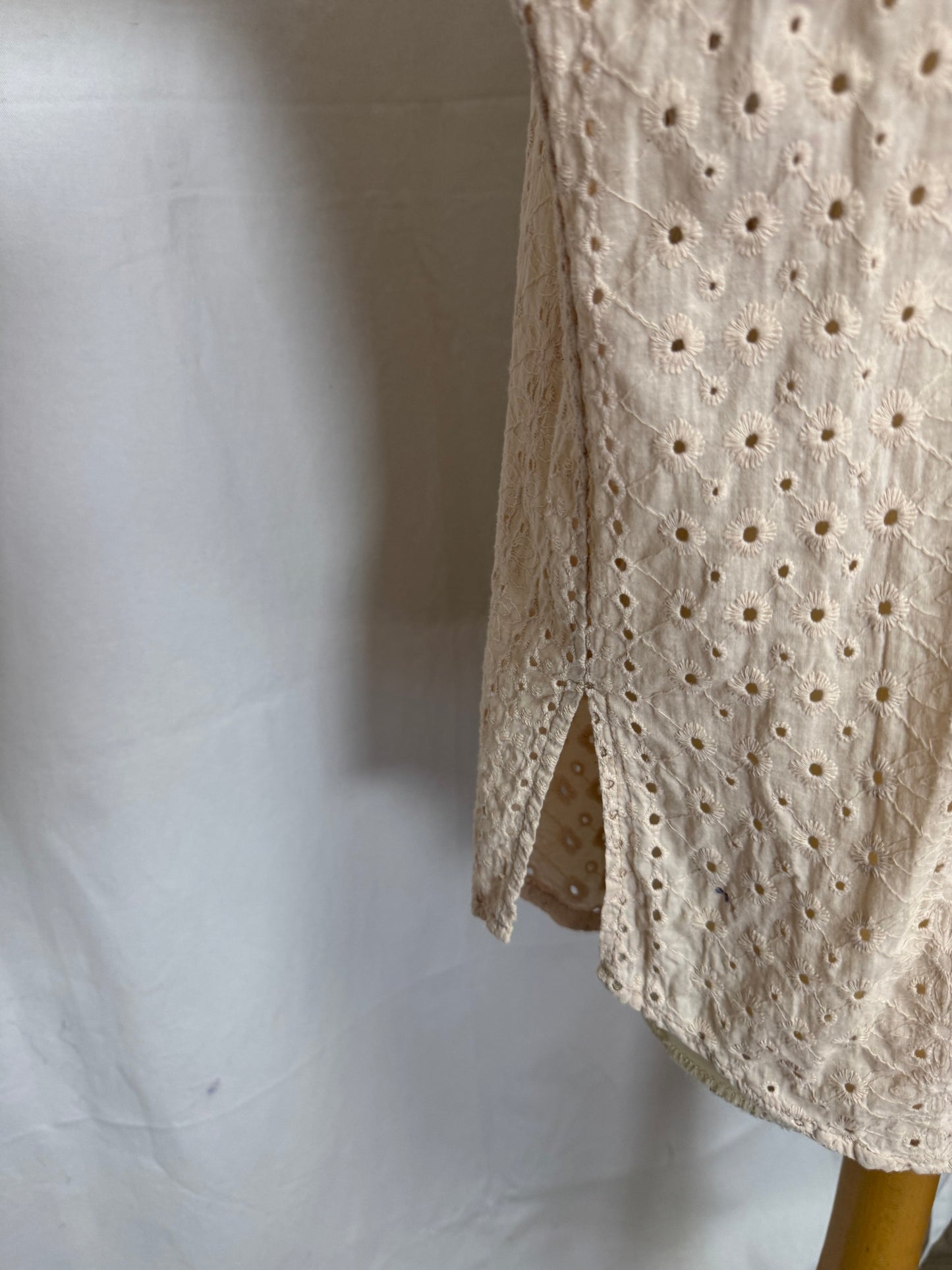 Chemise beige ajourée