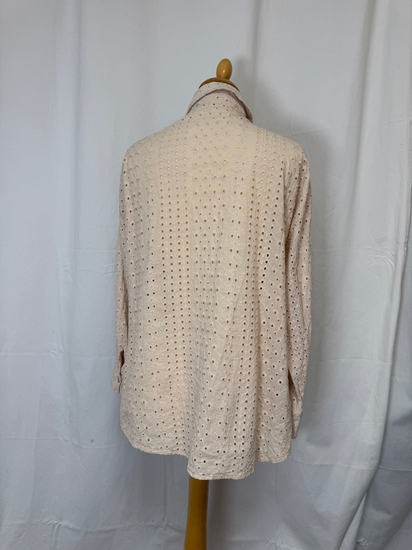 Chemise beige ajourée