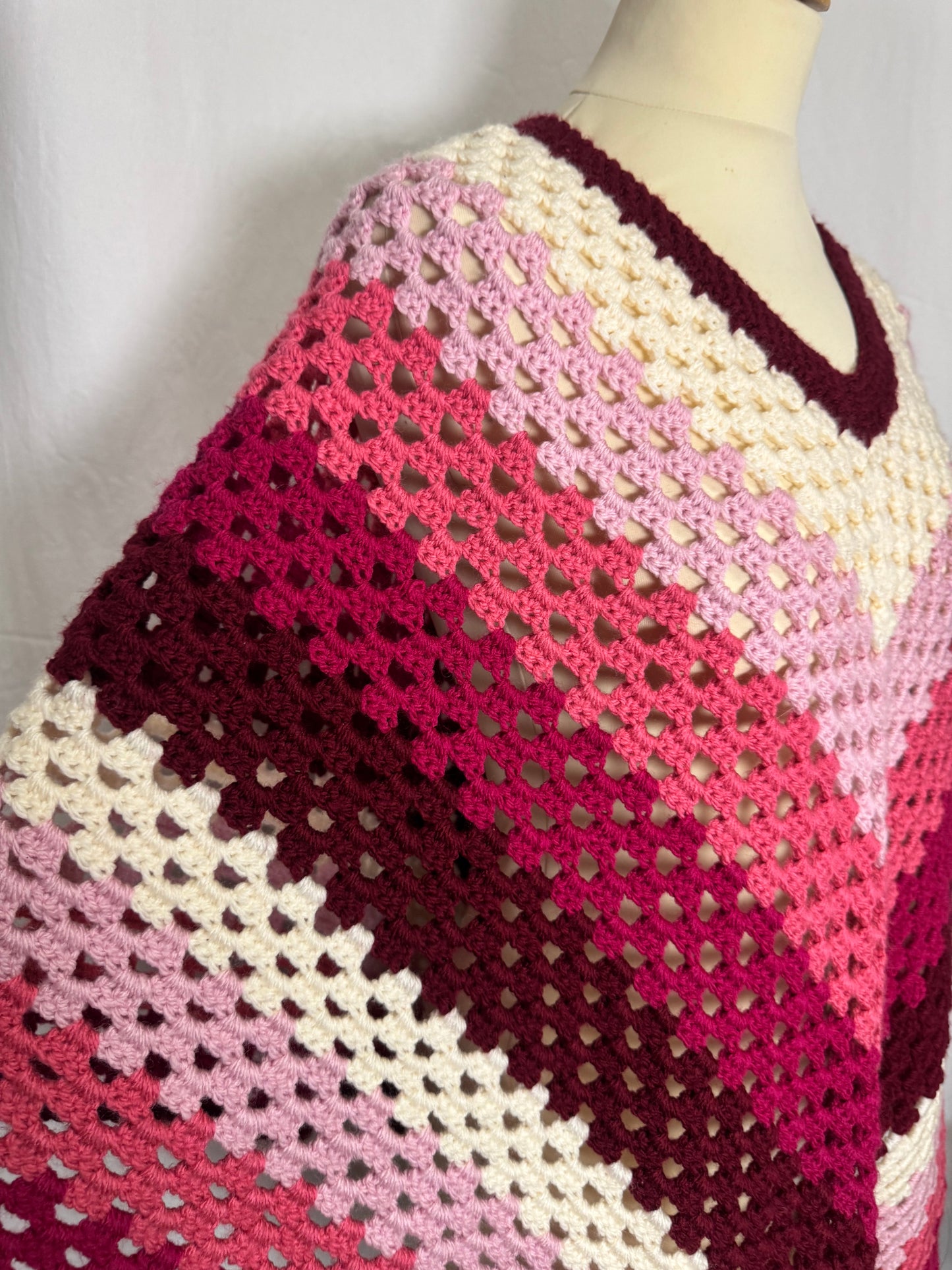Poncho en crochet 70s