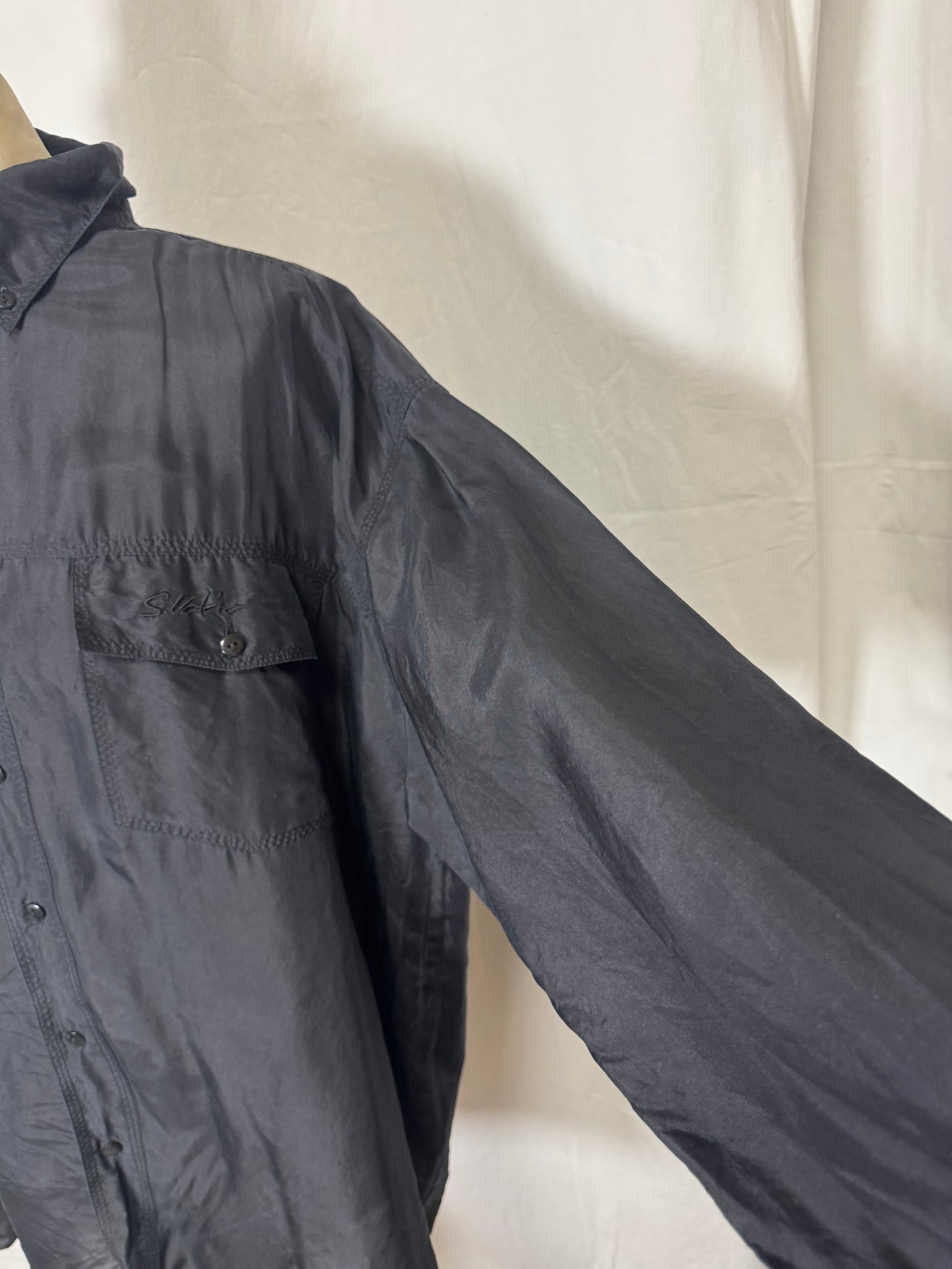 Chemise en soie noire