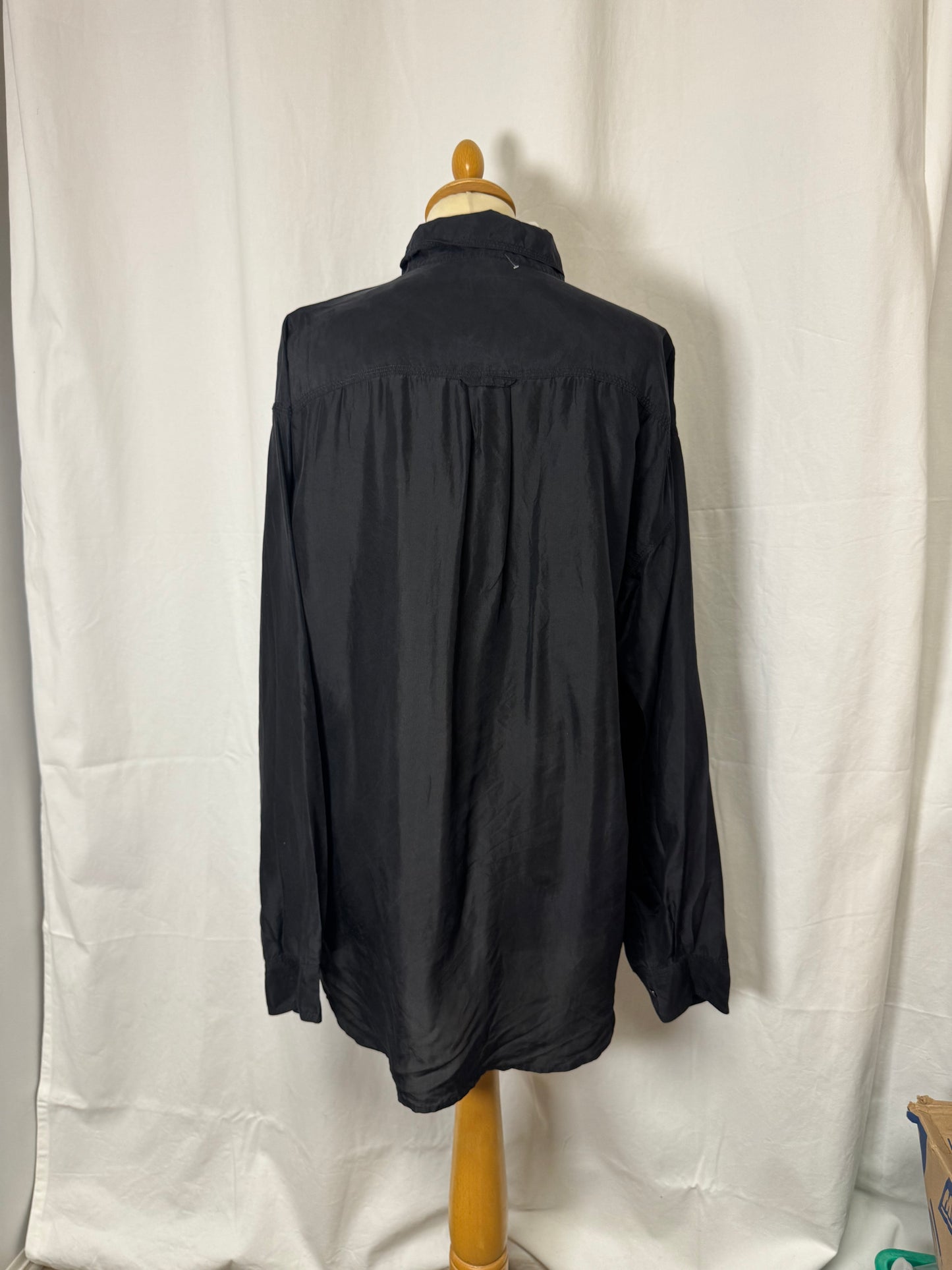 Chemise en soie noire