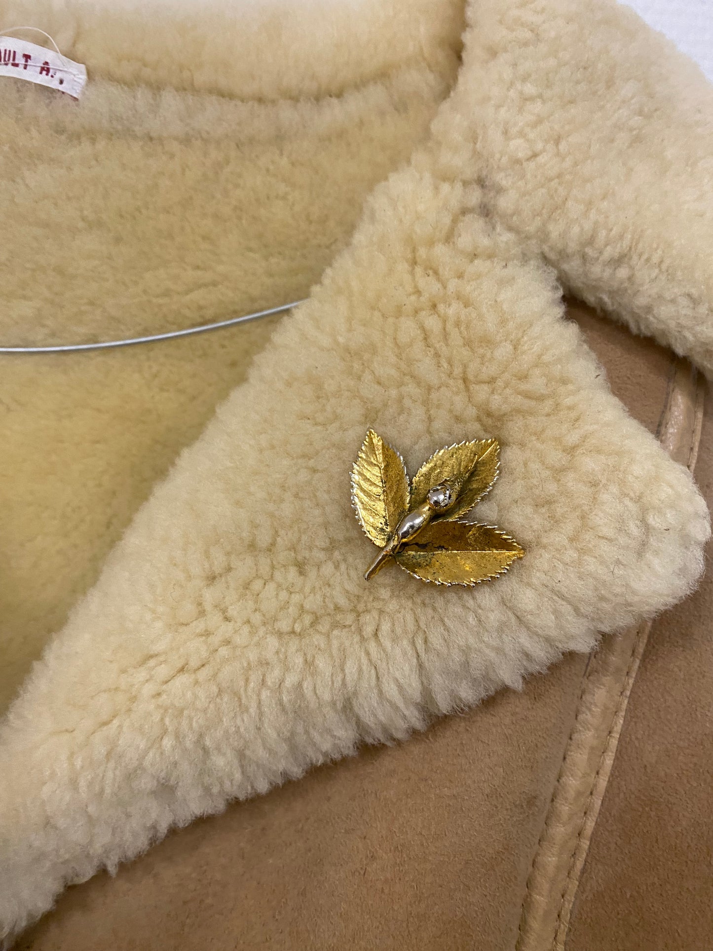 Manteau en peau lainée ceinturée