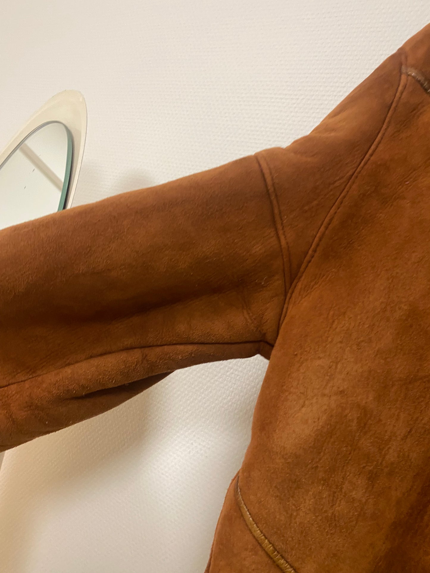 Manteau en peau lainée mi long