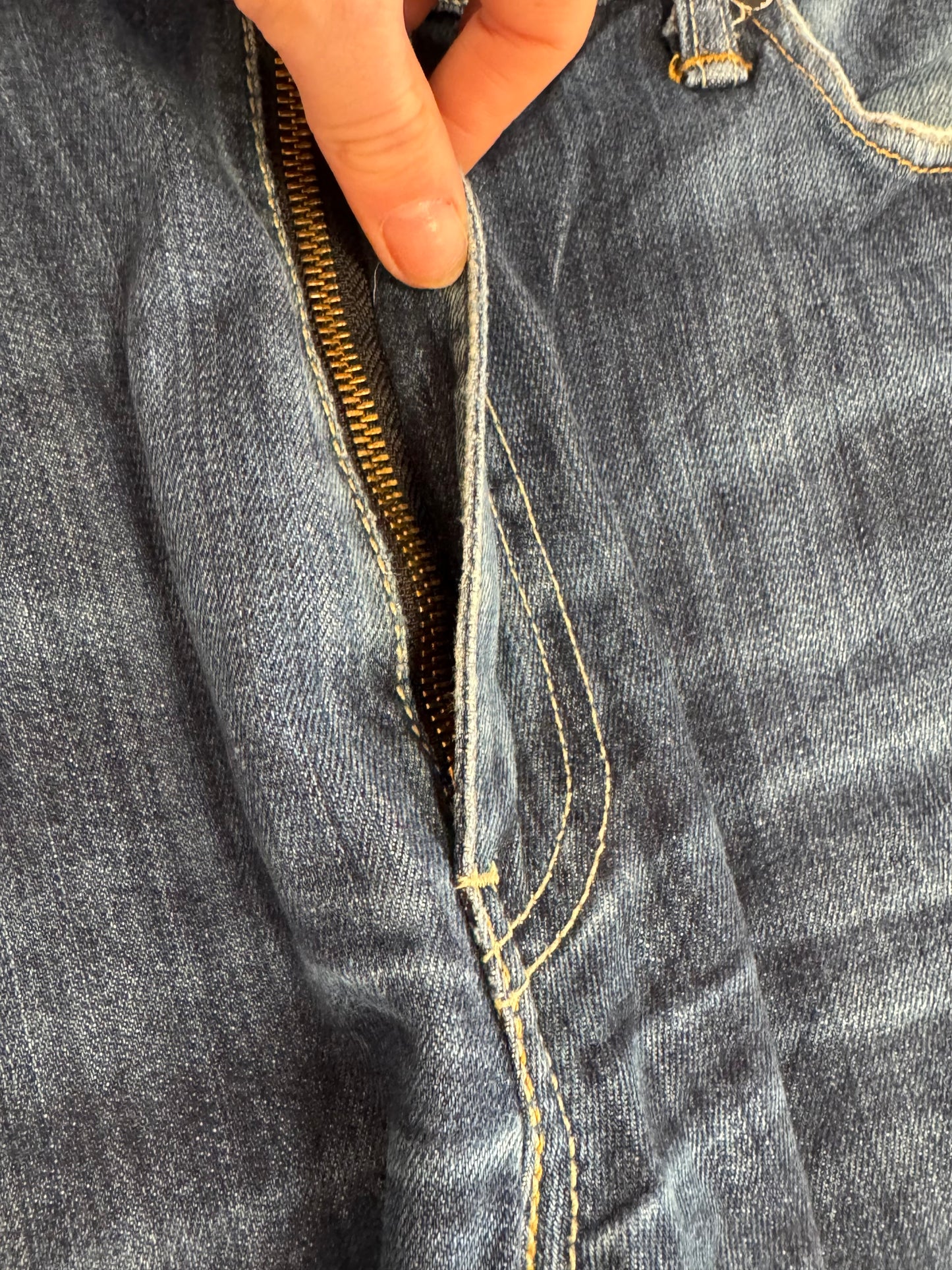 Jean Levis 504 W36 L32