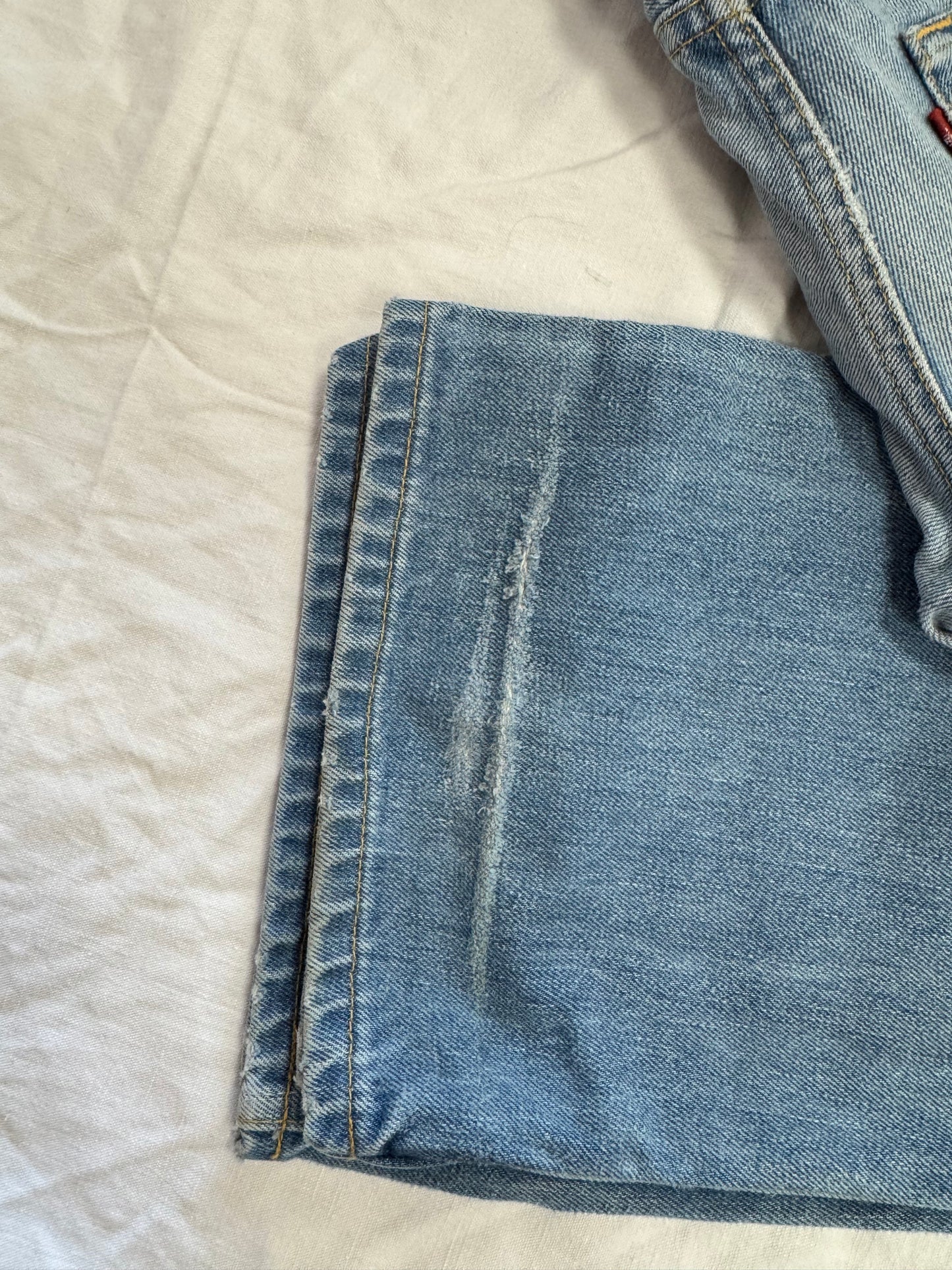 Jean Levis 516 04 W26 L32